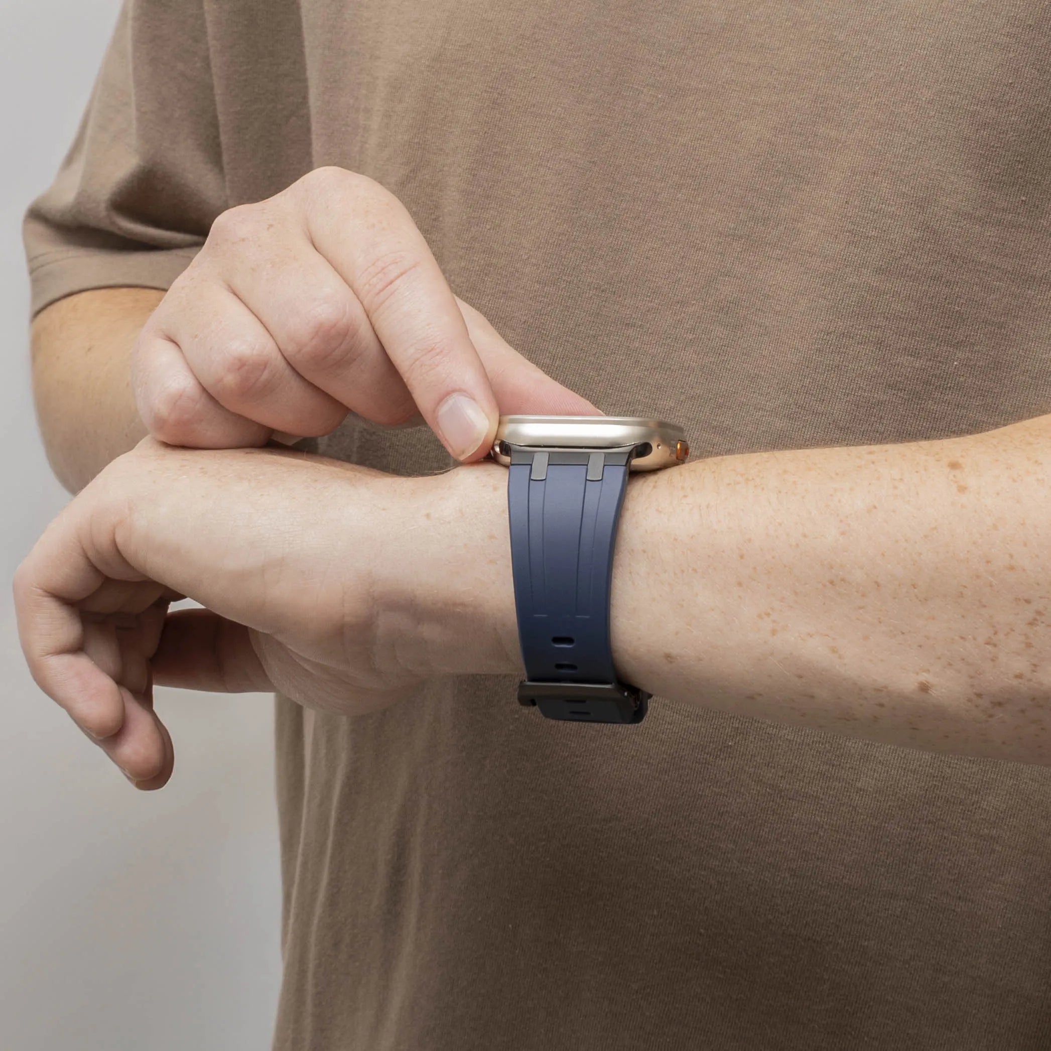 Bandz Apple Watch siliconen band 'Luxe Liquid' (blauw met zwart)