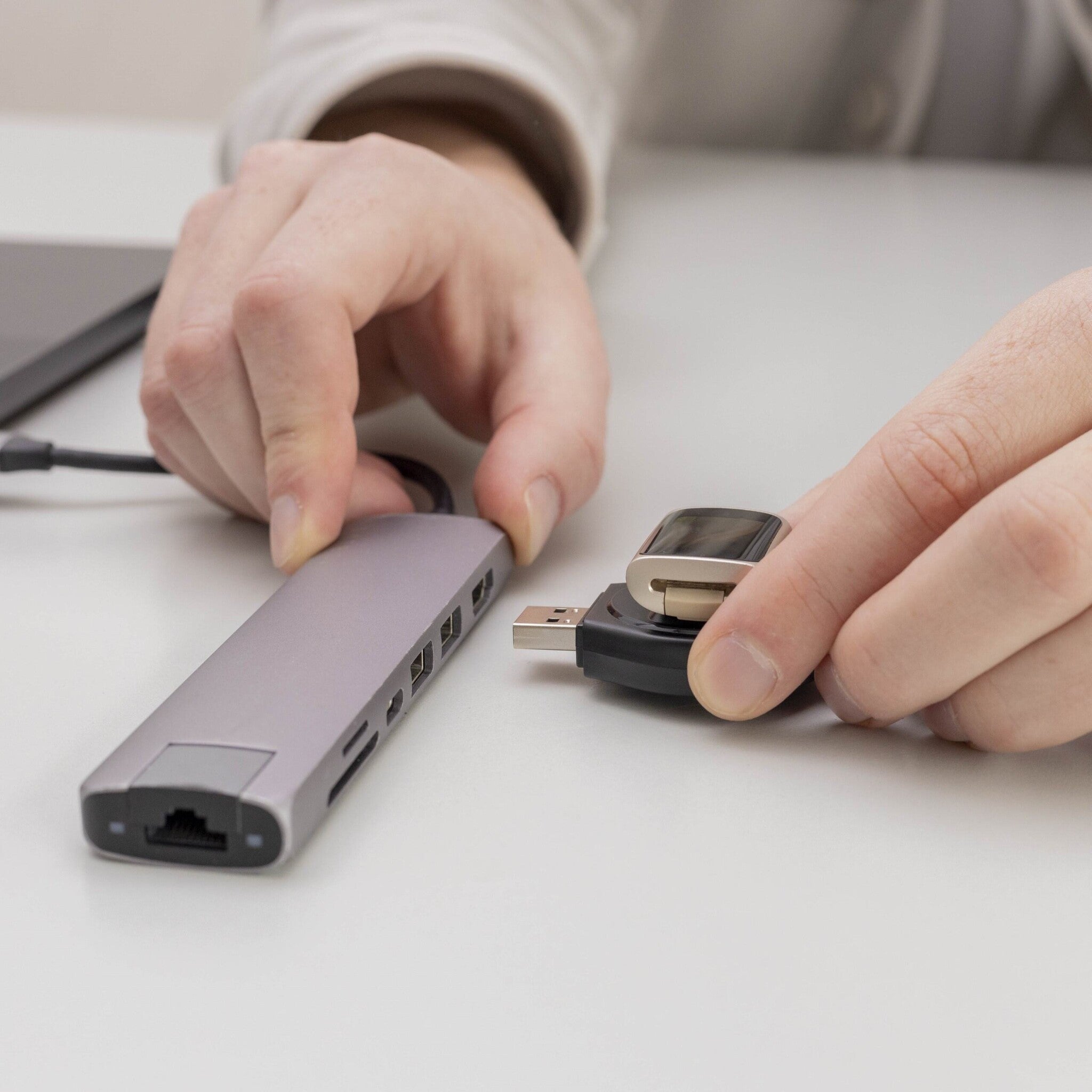 Fitbit Charge 5 / 6 / Luxe mini oplader (zwart)