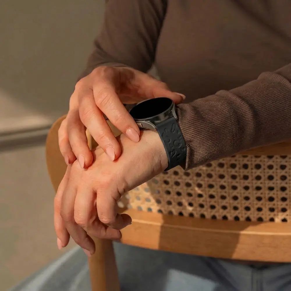 Bandz Garmin Forerunner 255s Silicone Strap 'Leopard' (Black)