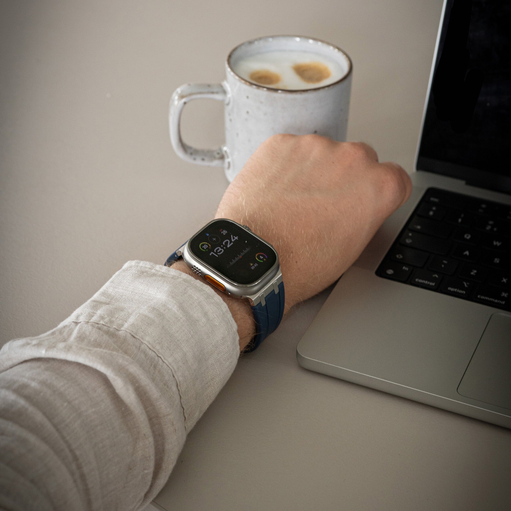 Bandz Apple Watch siliconen band 'Luxe Liquid' (blauw met zilver)