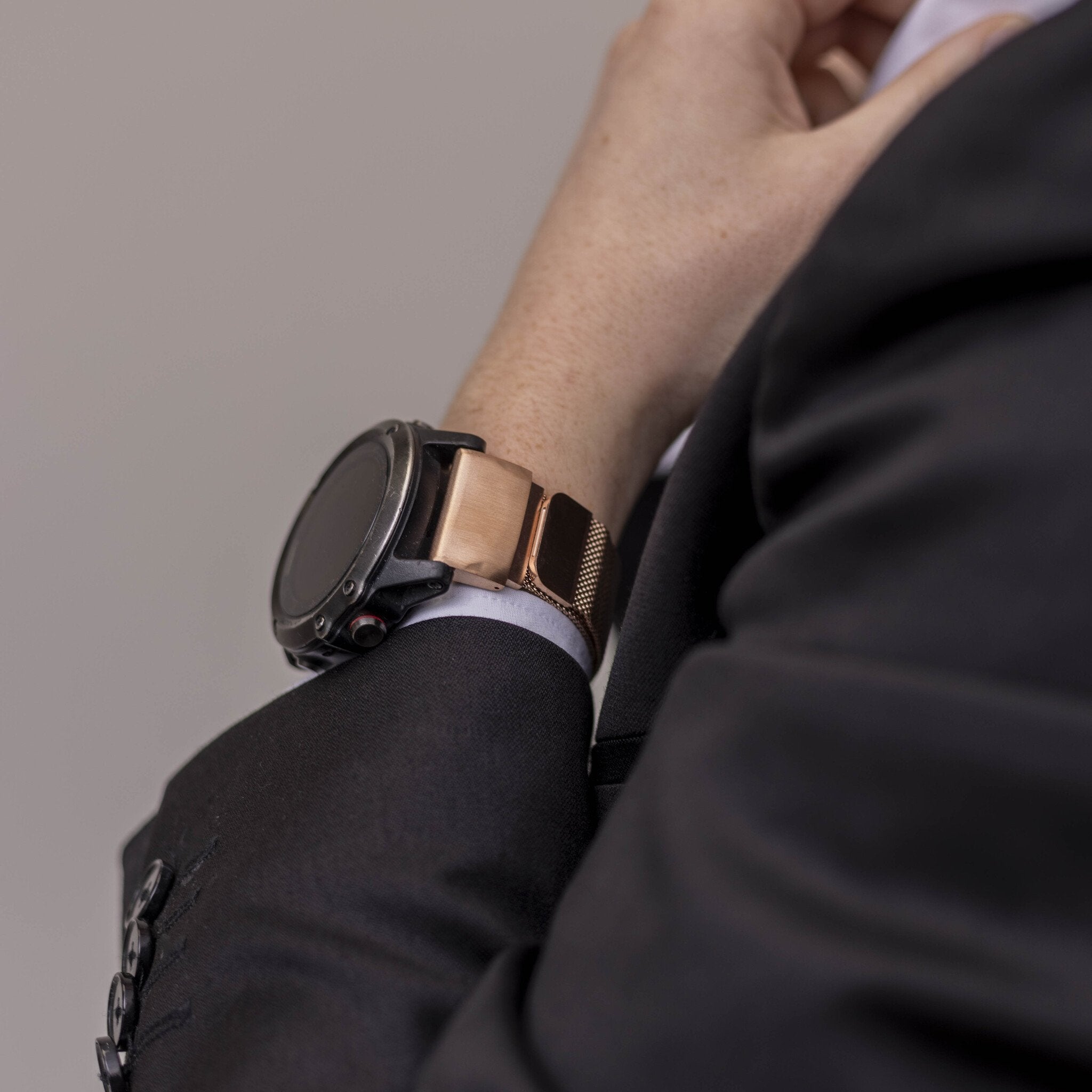 Garmin Forerunner 945 Milanese band (rosé goud)