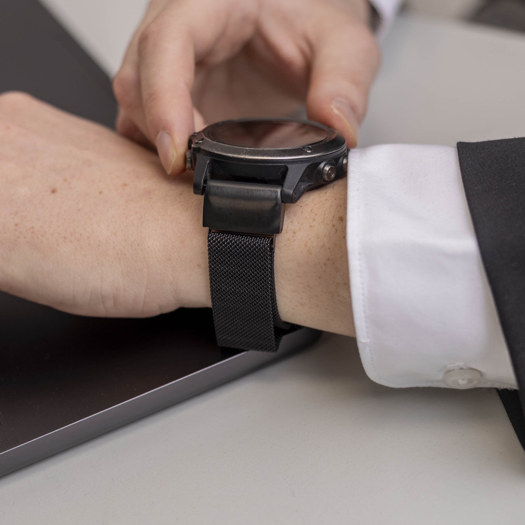 Garmin Tactix 7 Pro Milanese band (zwart)