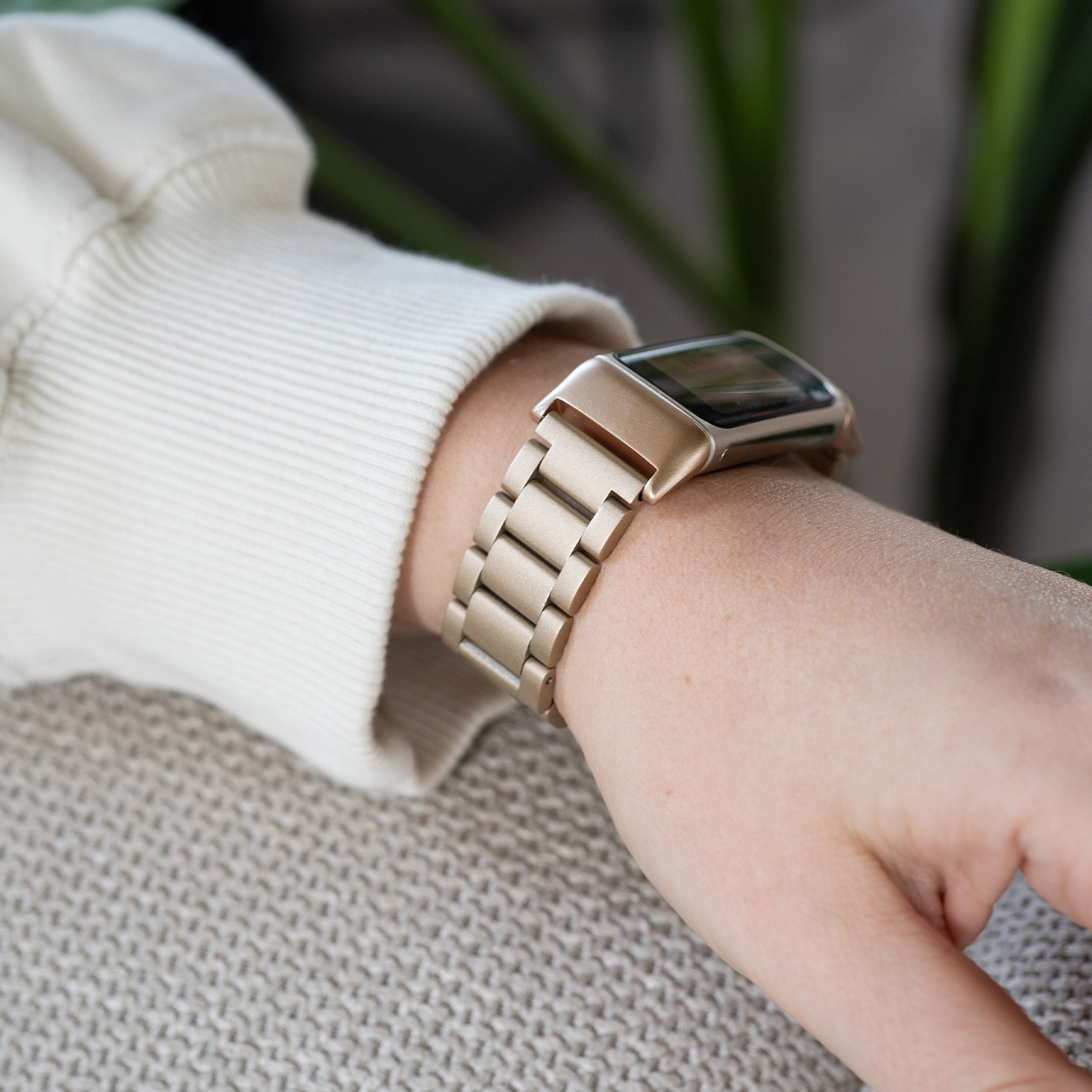 Fitbit Charge 5 stalen band (champagne)