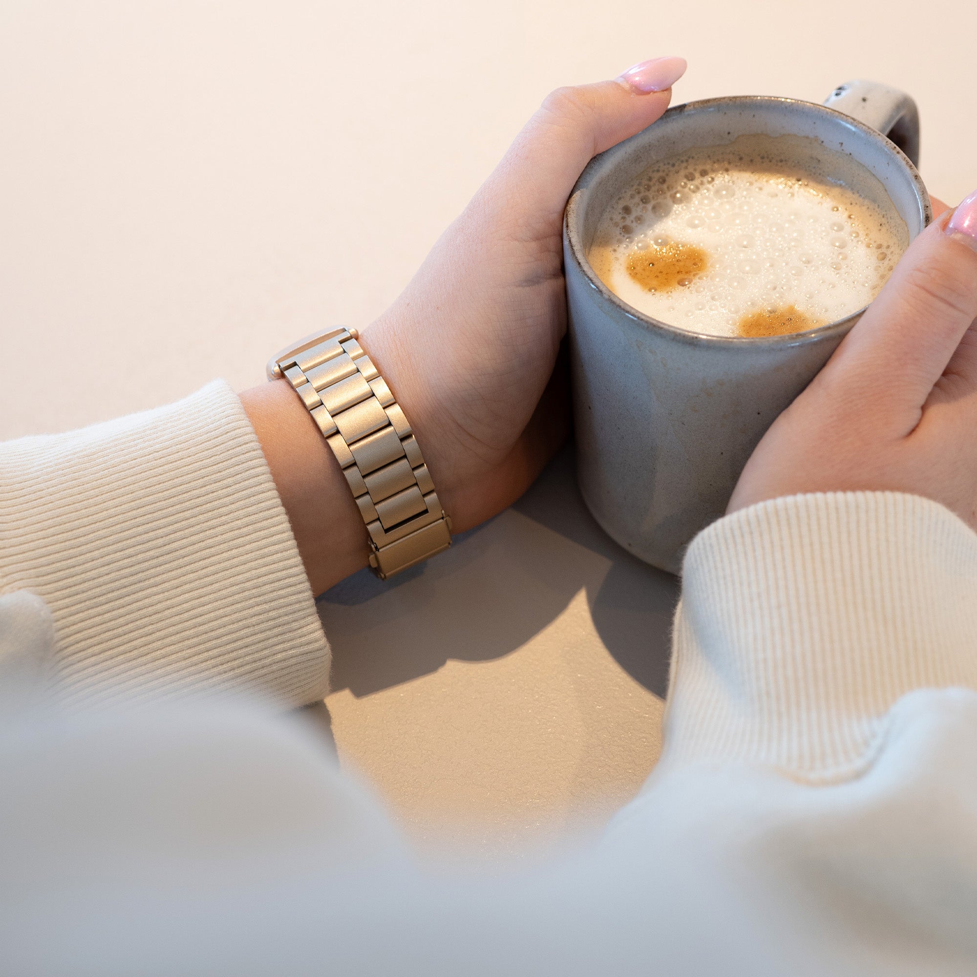 Fitbit Charge 5 stalen band (champagne)