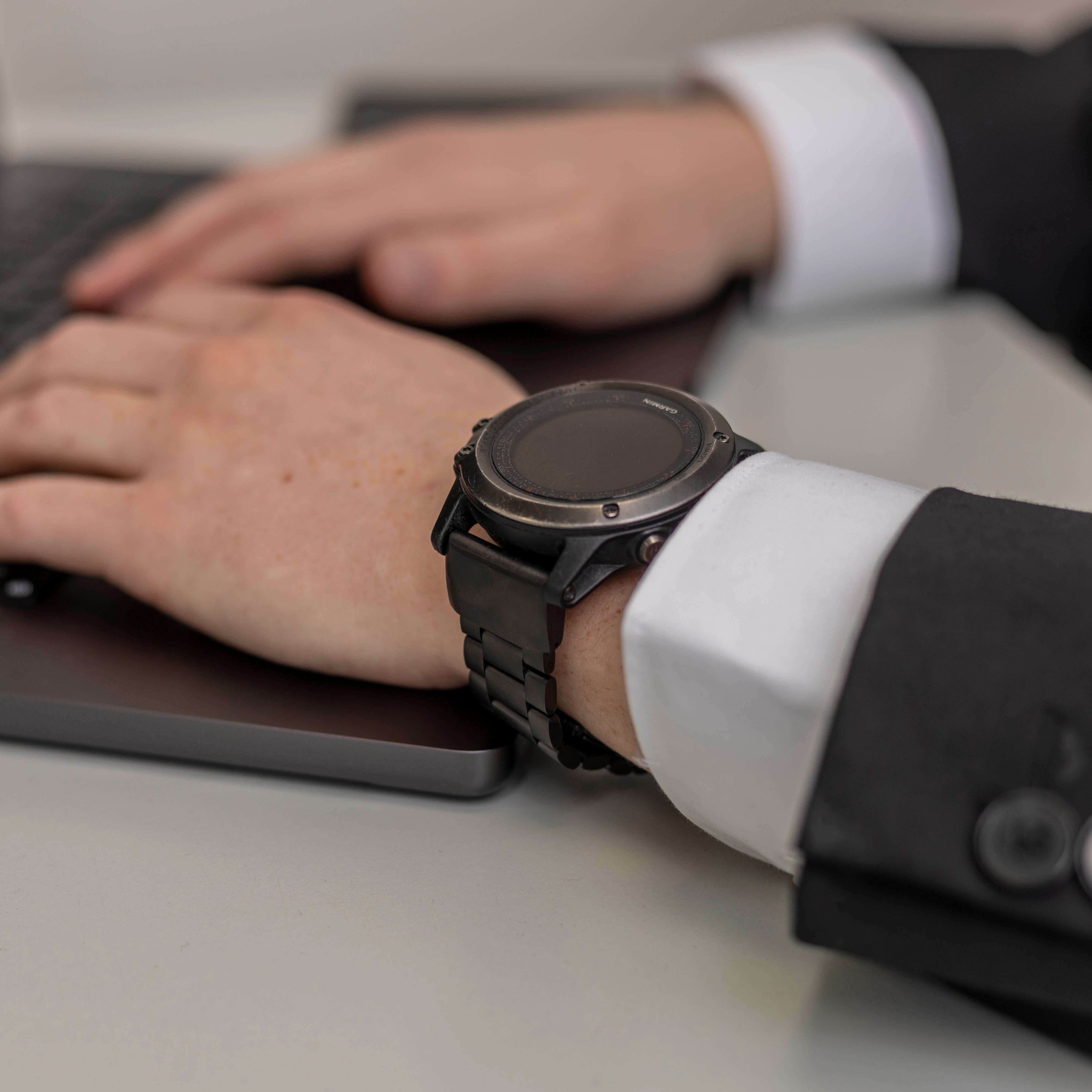 Bandz Garmin Quatix 3 / 6x / 7x Solar stalen band 'Classic' (zwart)