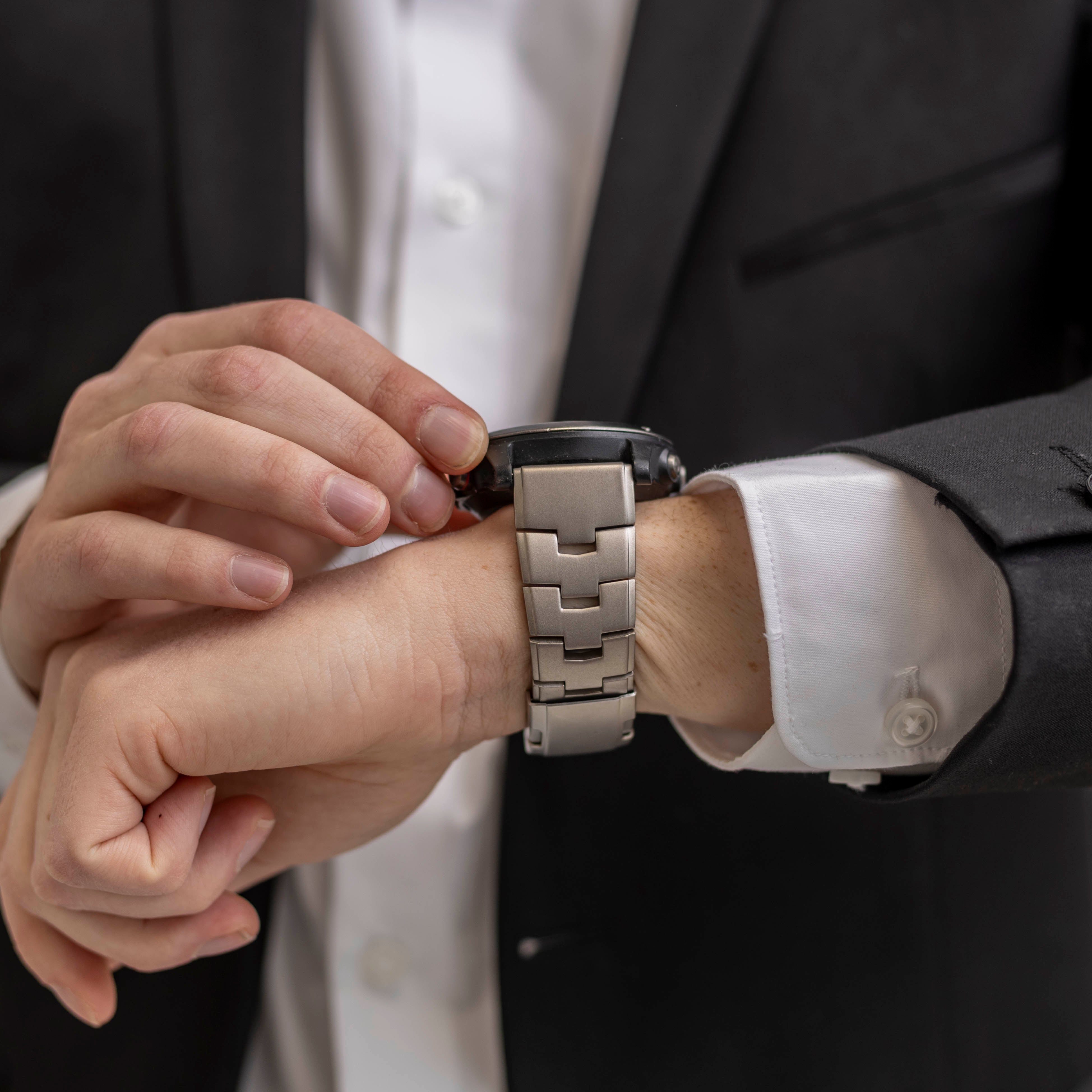 Garmin Instinct 3 - 50mm titanium bandje (titanium)