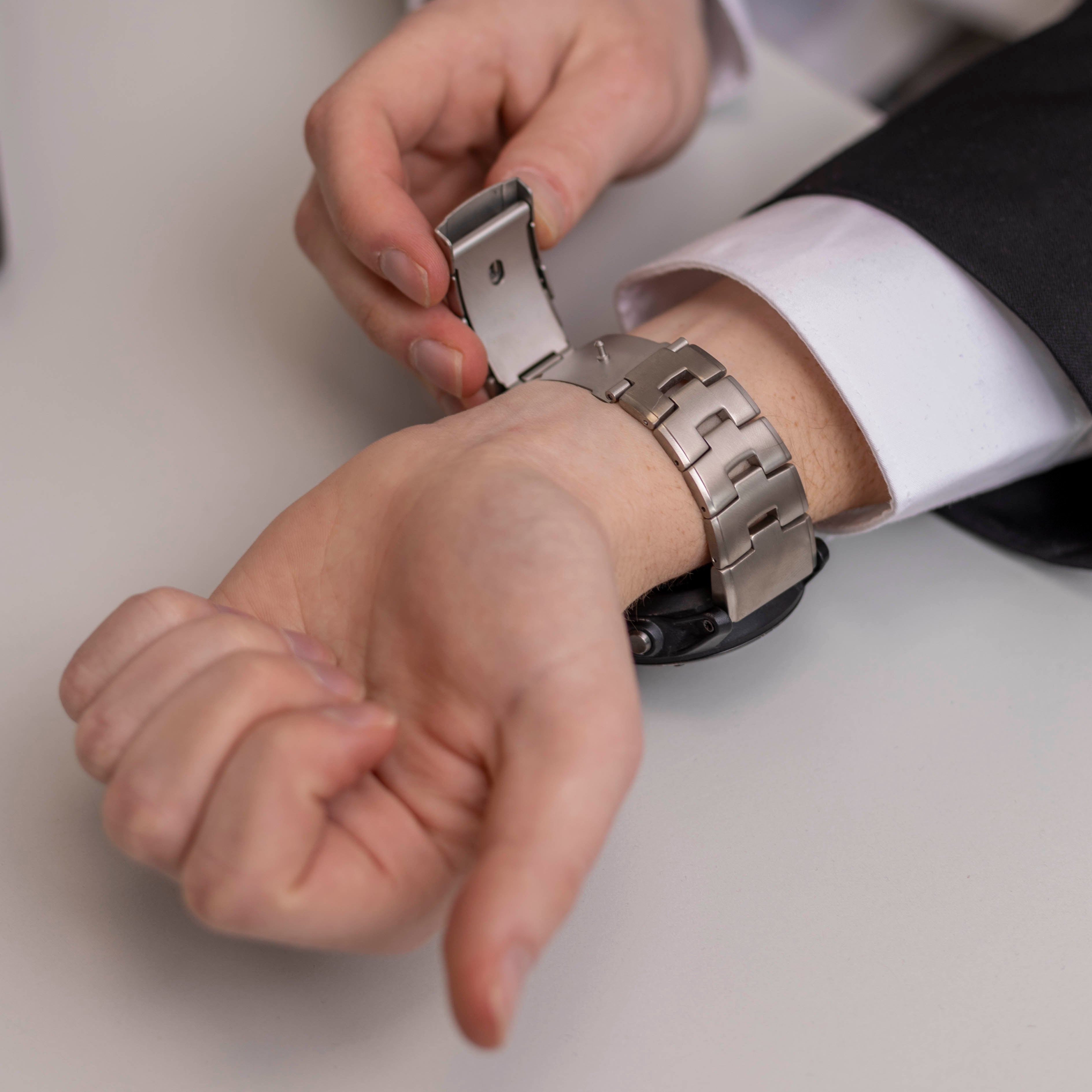 Garmin Fenix 3 Titanium Strap (Silver)