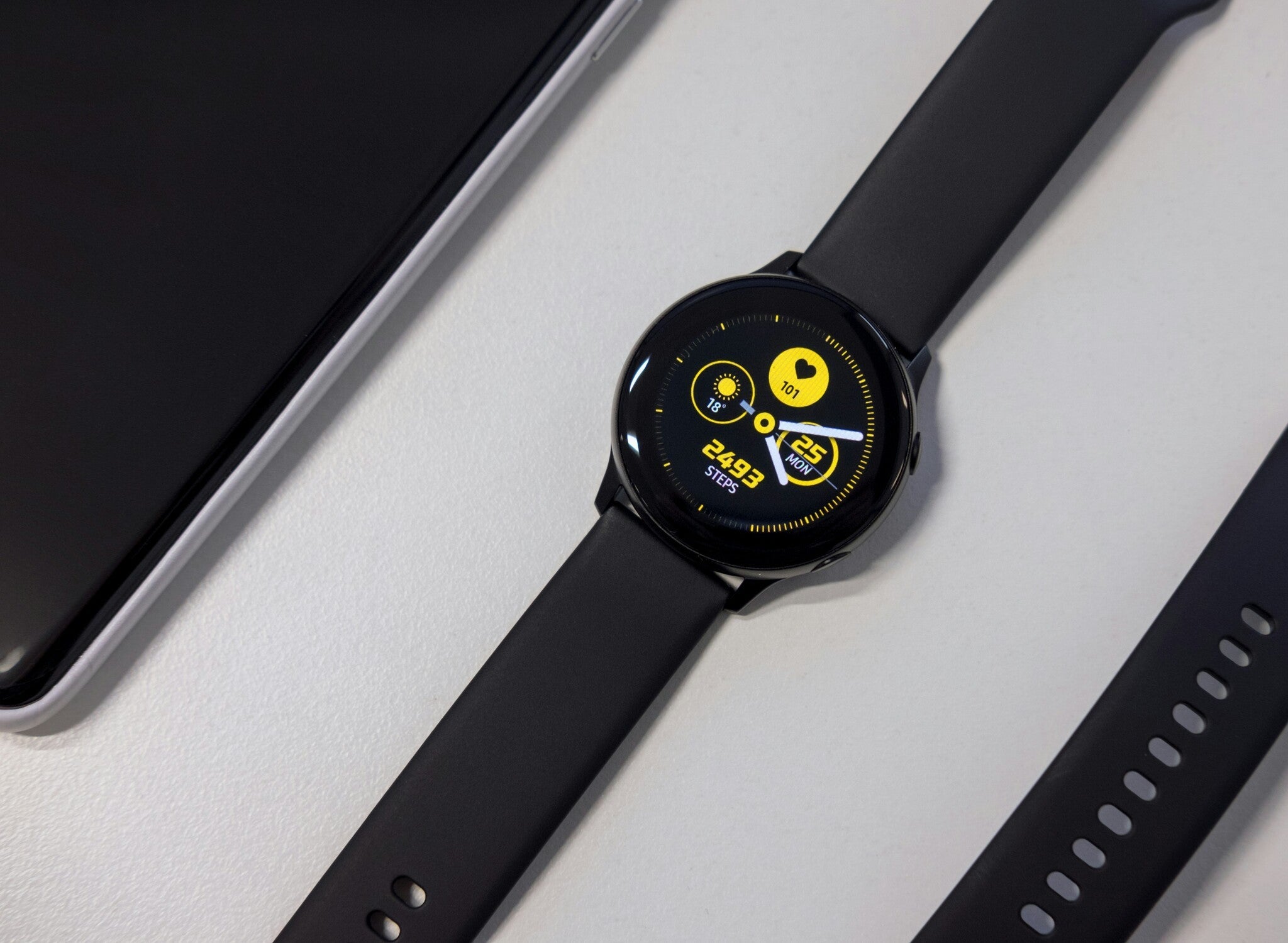 Samsung Galaxy Watch 8 vs. Apple Watch Series 10: Comparison and Review of the Galaxy Watch 8