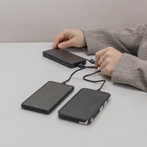 Ultradunne 10.000 mAh powerbank (zwart)