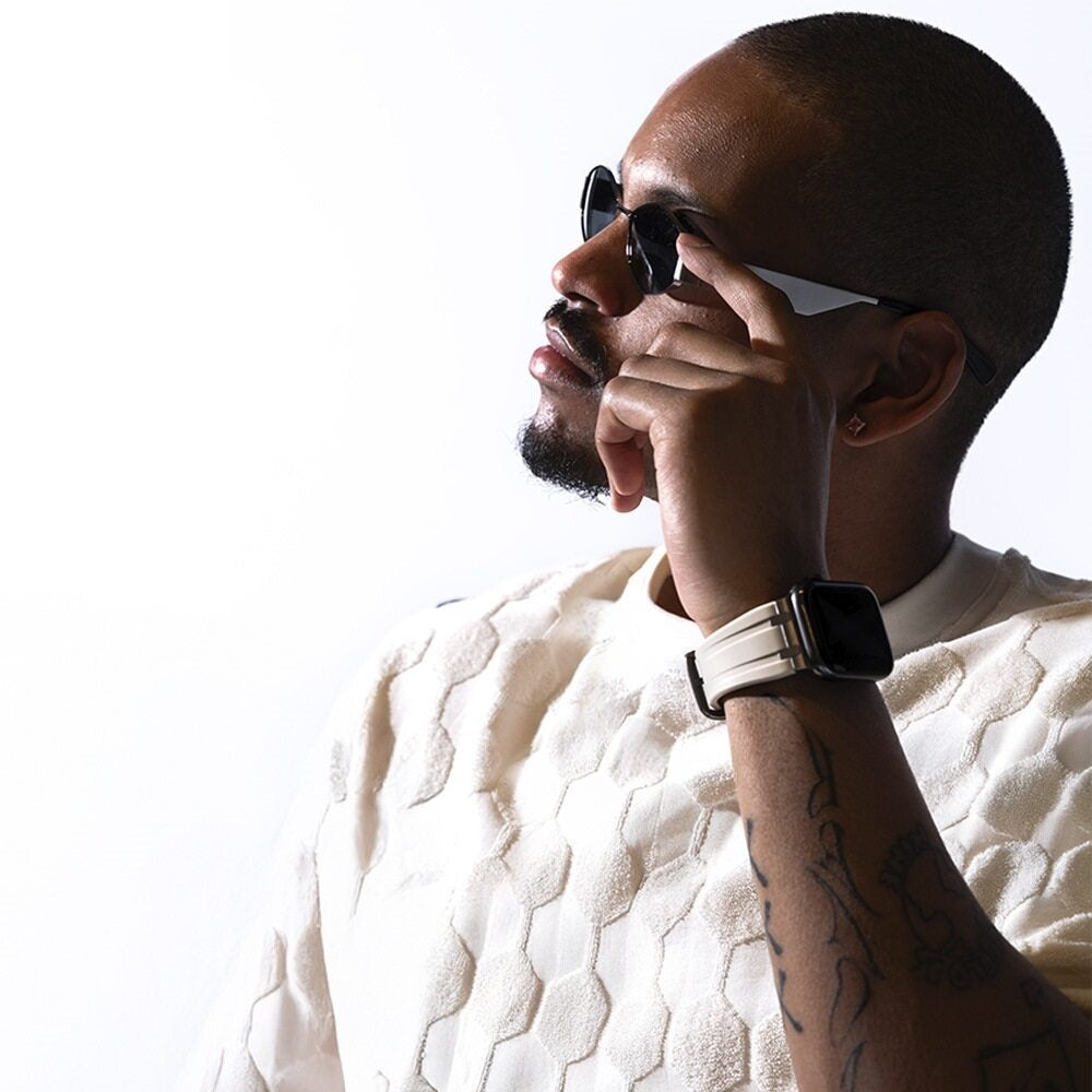 BALR Apple Watch Ultra liquid siliconen band (beige/titanium)