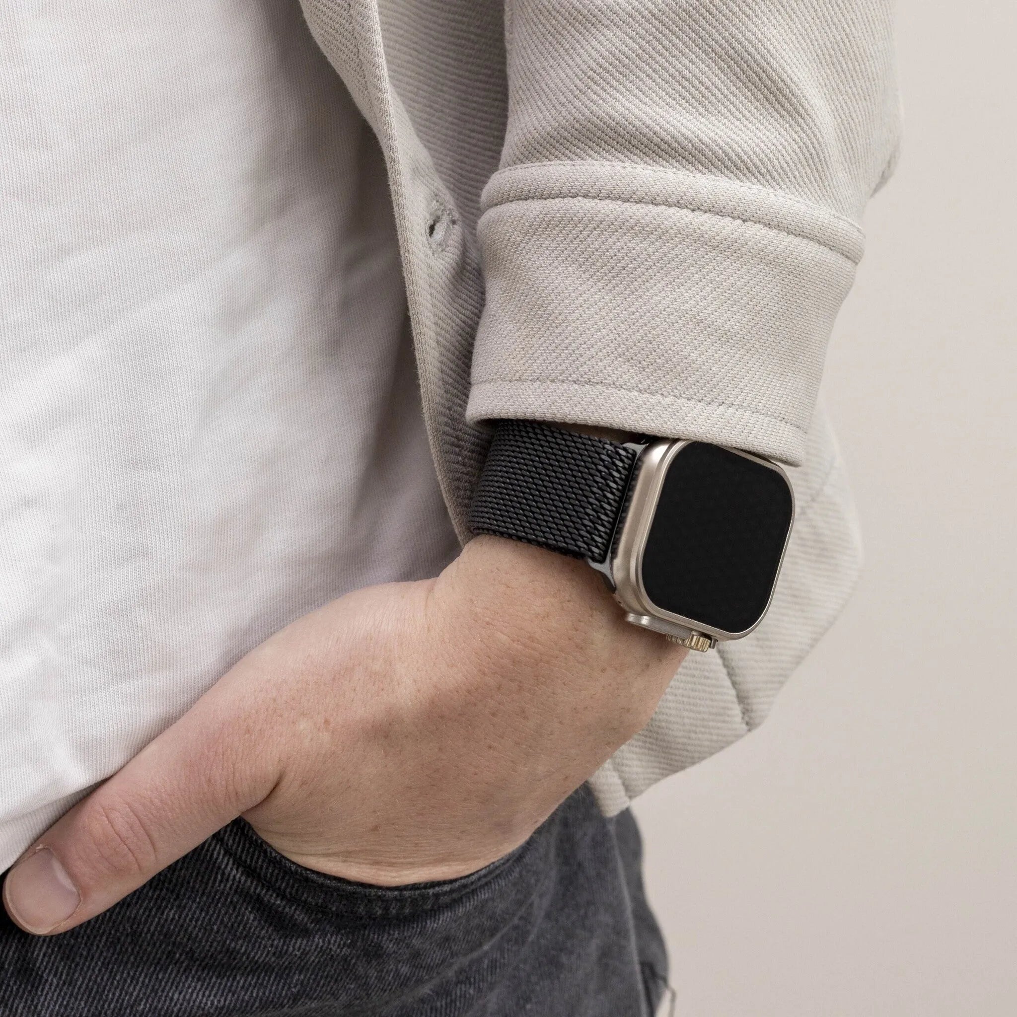 Apple Watch titanium Milanese band (zwart)