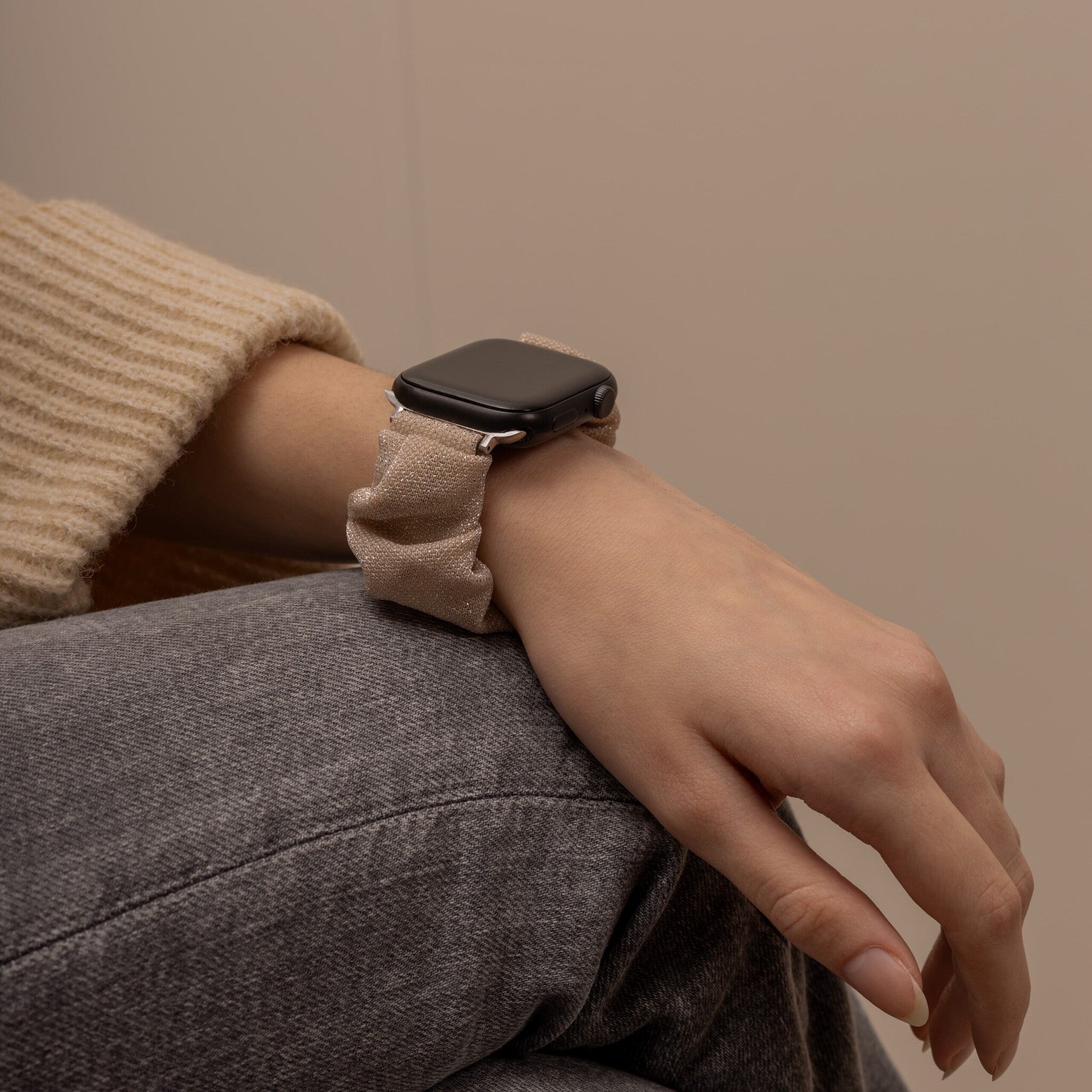 Apple Watch Scrunchie bandje (shiny beige)