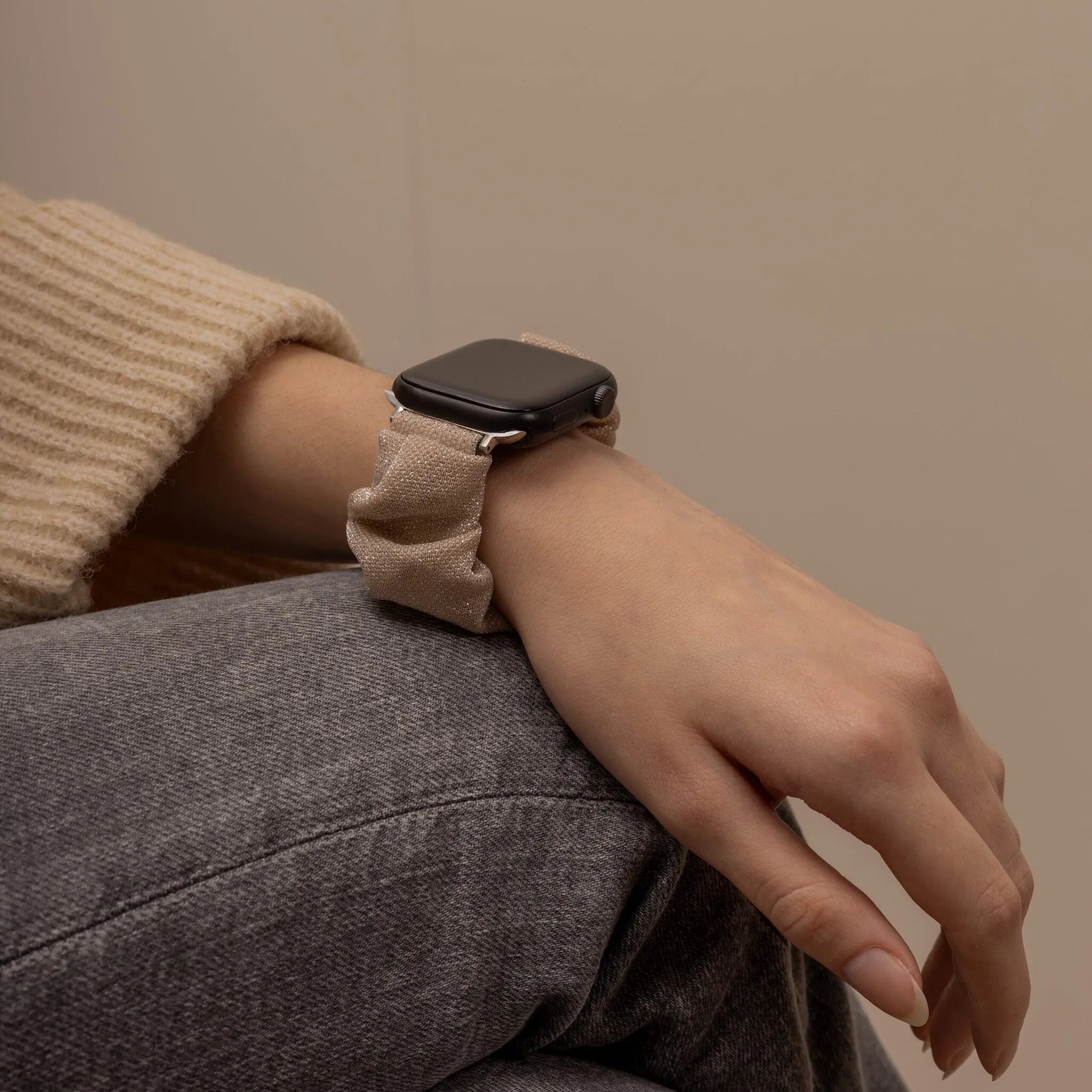 Apple Watch Scrunchie bandje (shiny beige)