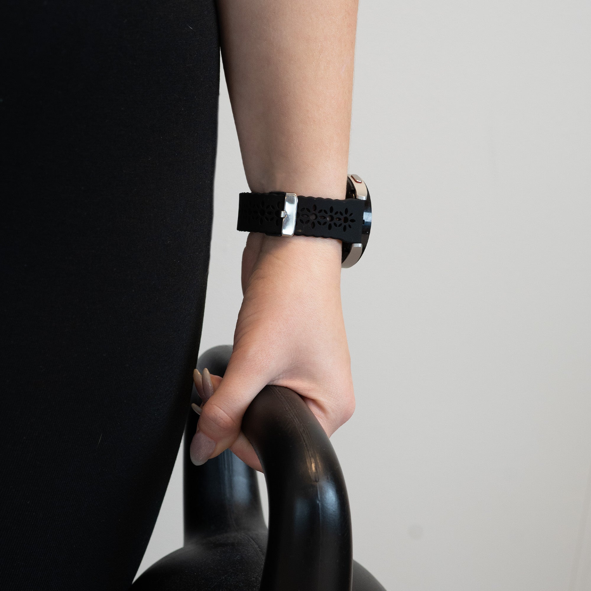 Bandz Coros Pace 2 siliconen band met bloemenpatroon (zwart)