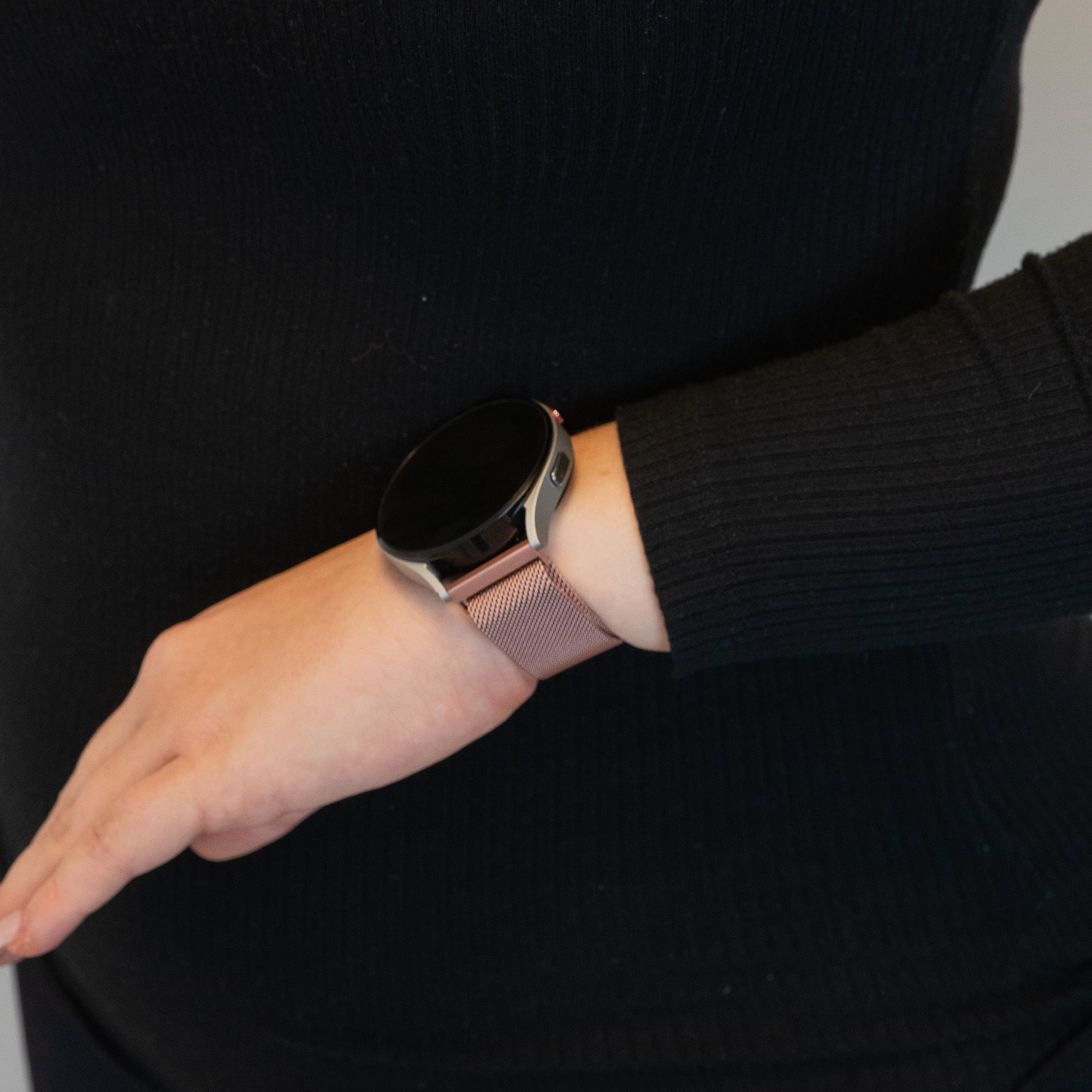 Bandz Garmin Vivomove Trend Milanese loop band (roze)