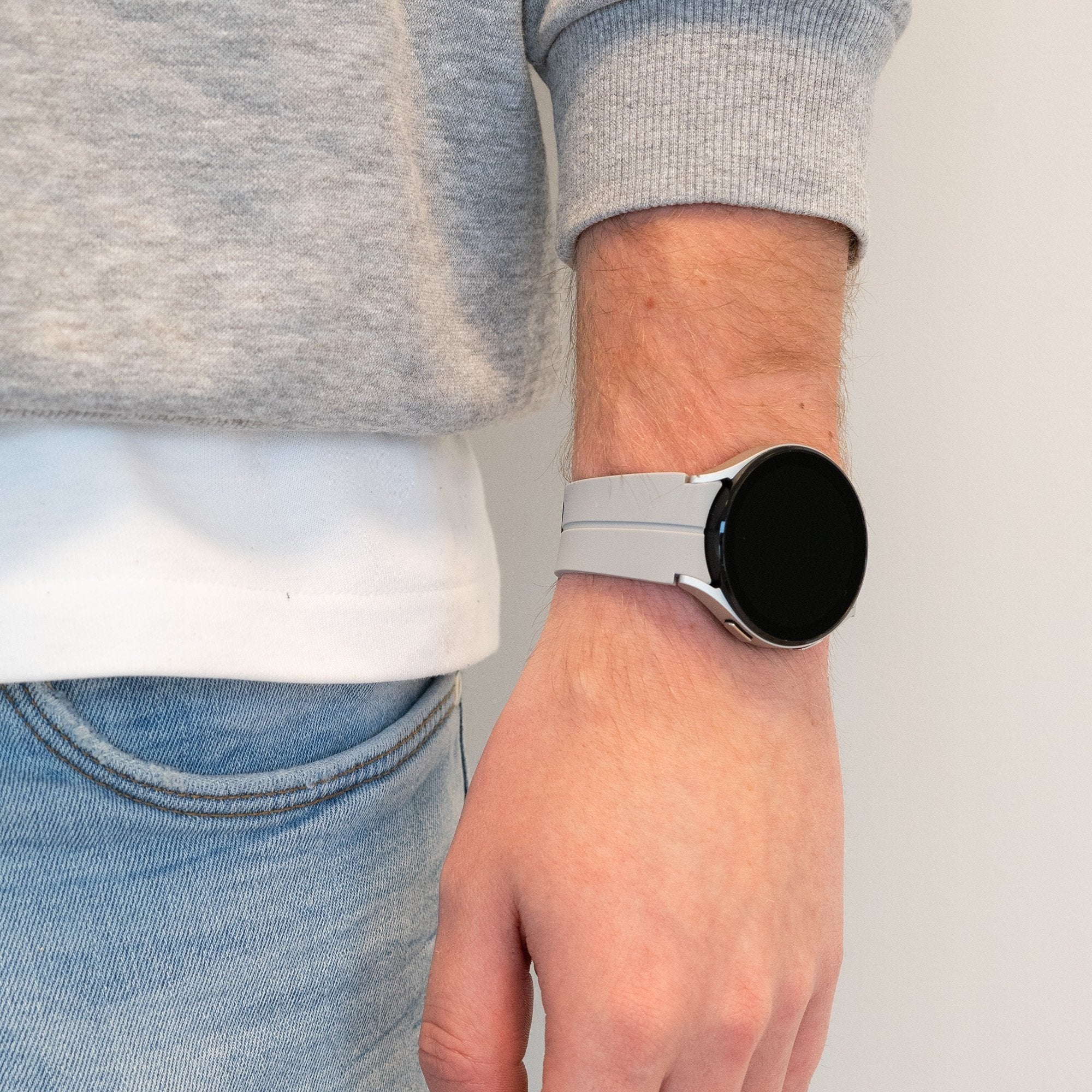 Bandz Samsung Galaxy Watch 4 - 44mm siliconen band met D-Buckle (grijs)