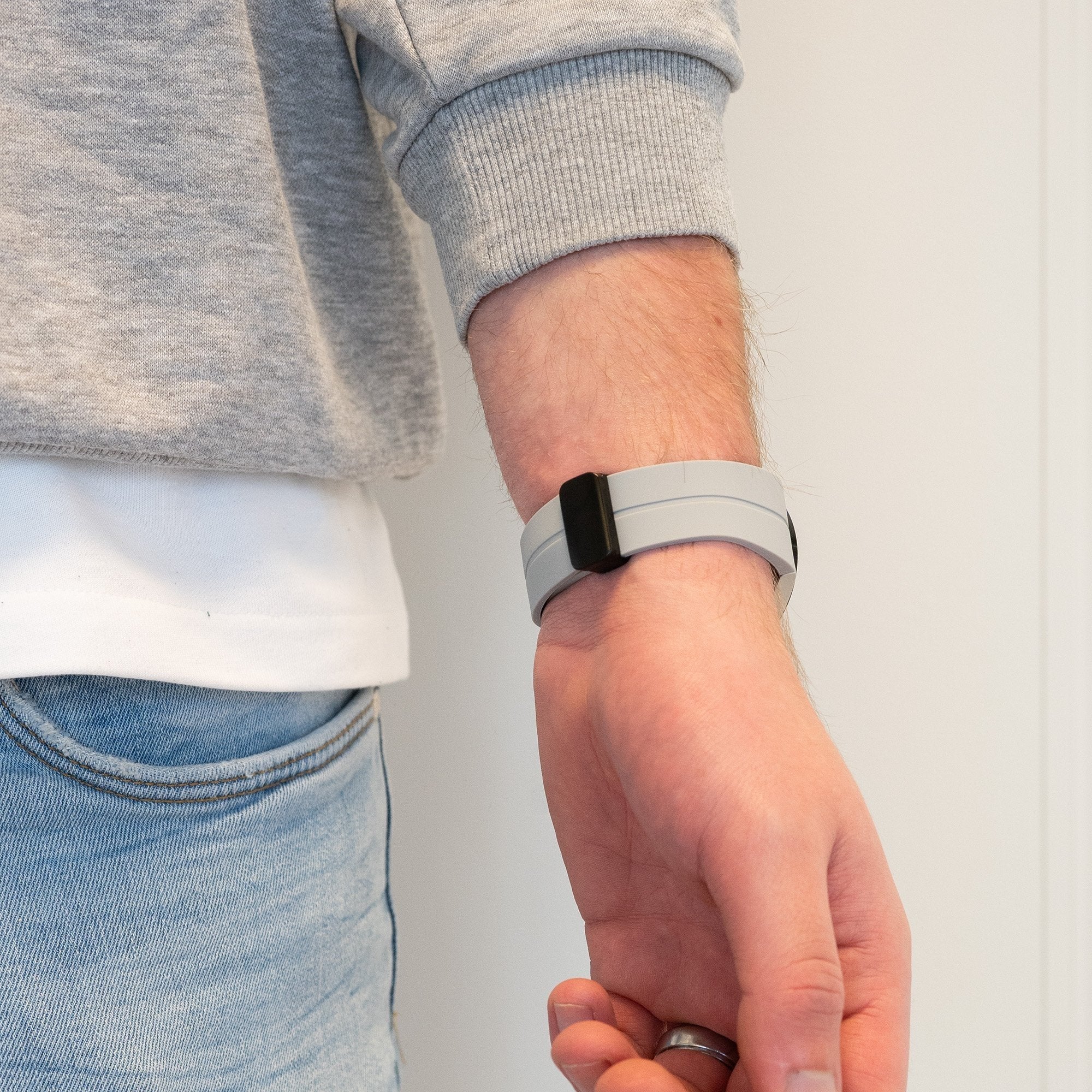 Bandz Samsung Galaxy Watch 4 - 44mm siliconen band met D-Buckle (grijs)