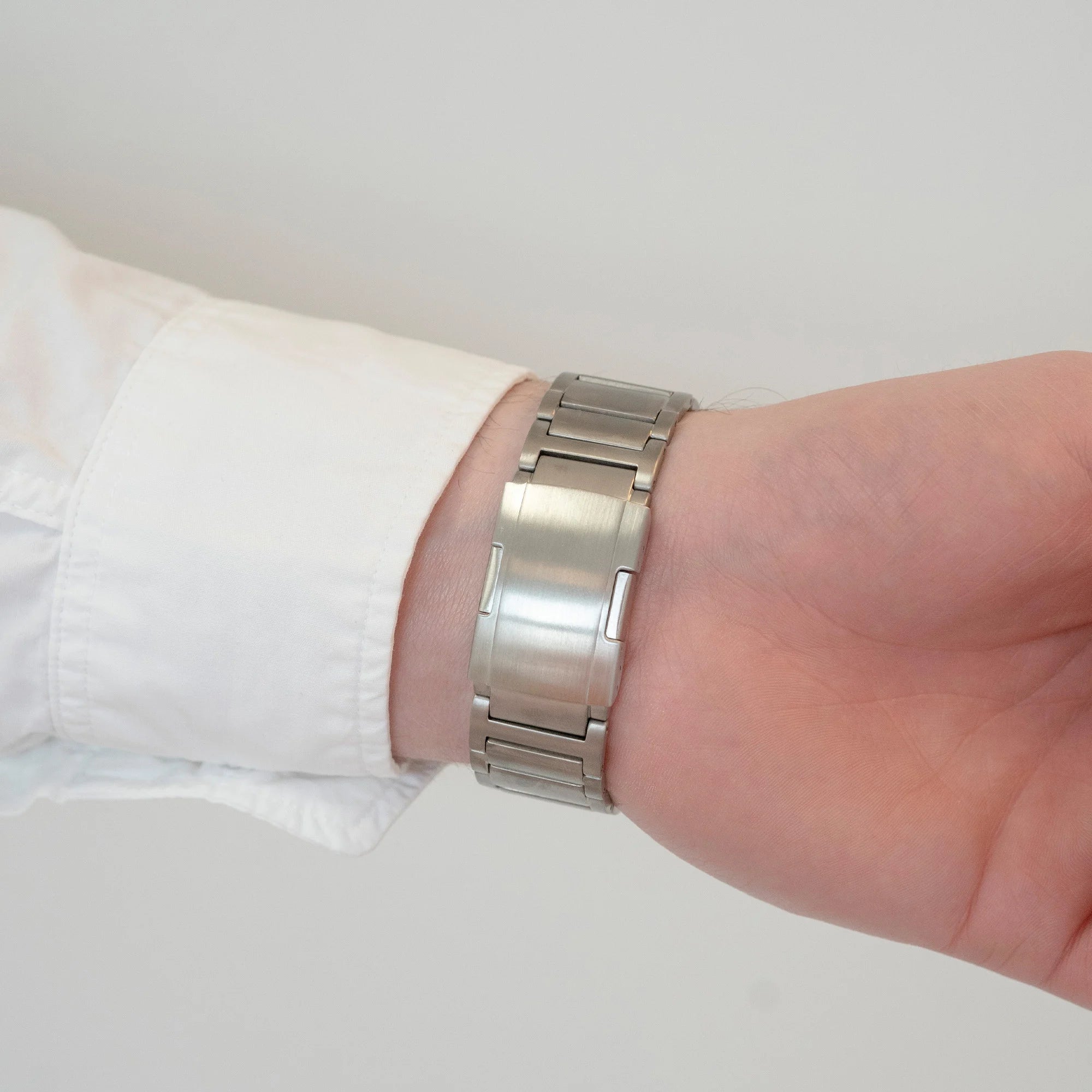 Samsung Galaxy Watch 5 Pro 'One push' titanium band (zilver)