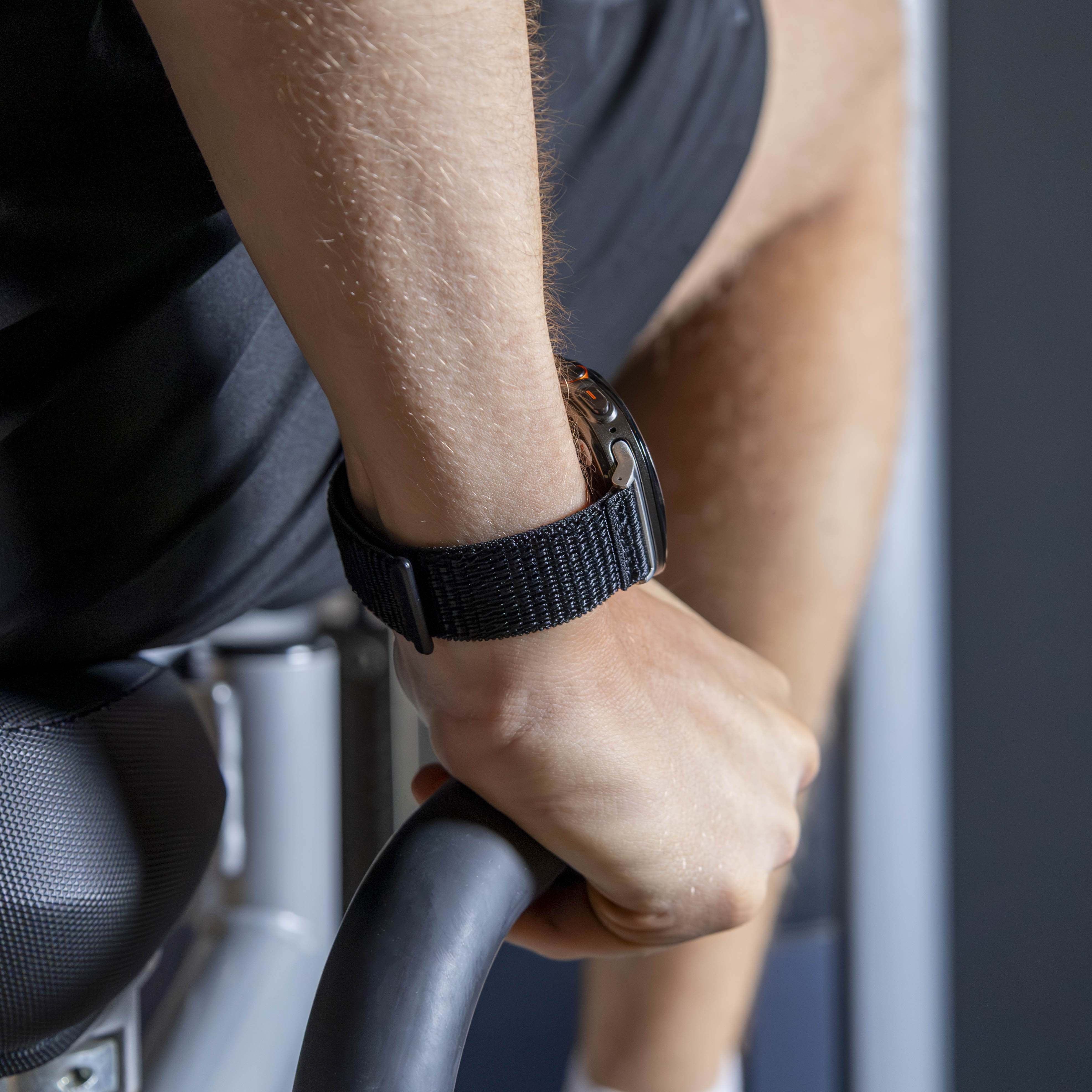 Bandz Samsung Galaxy Watch Ultra nylon loop band (zwart)