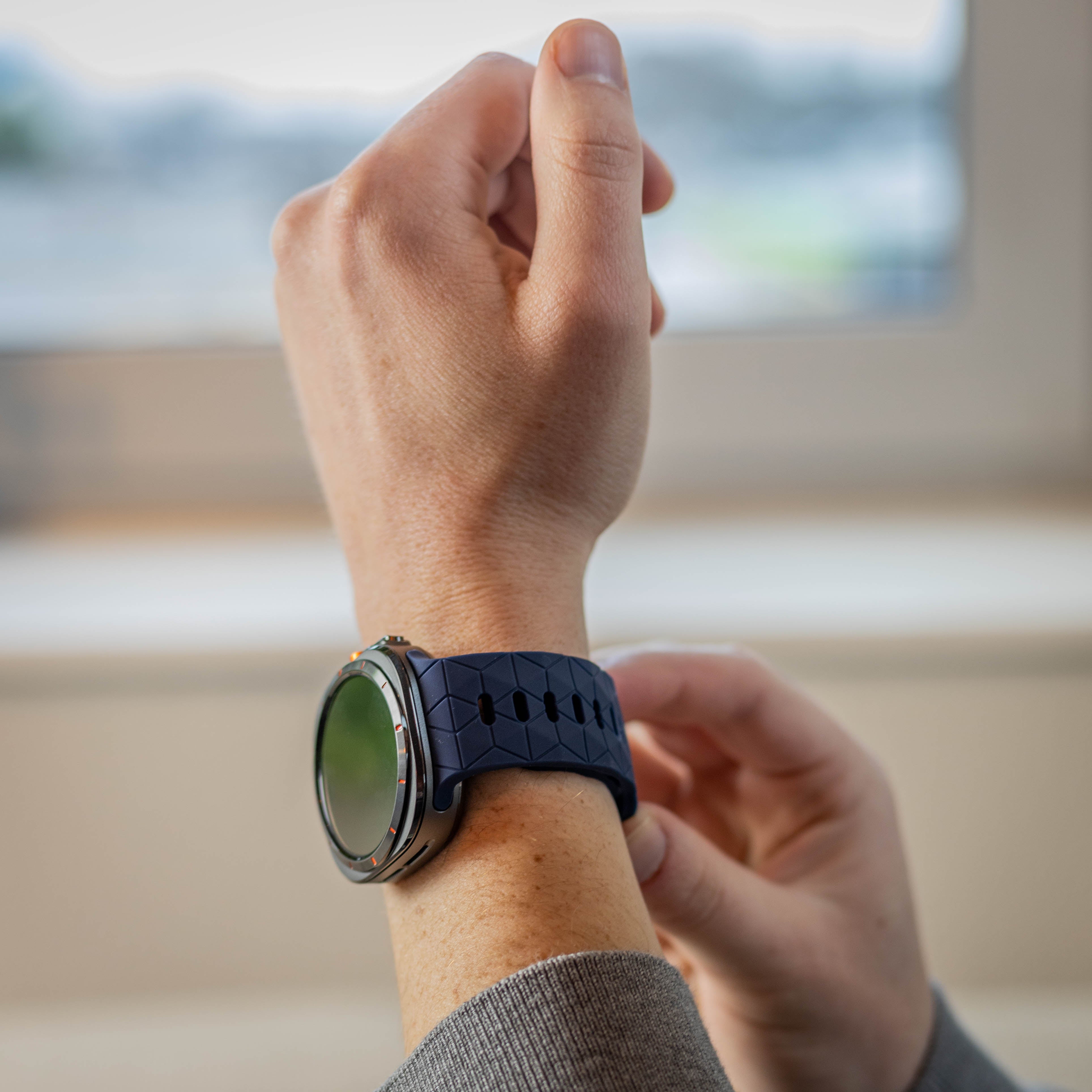 Bandz Samsung Galaxy Watch Ultra siliconen band 'Hexagons' (donkerblauw)