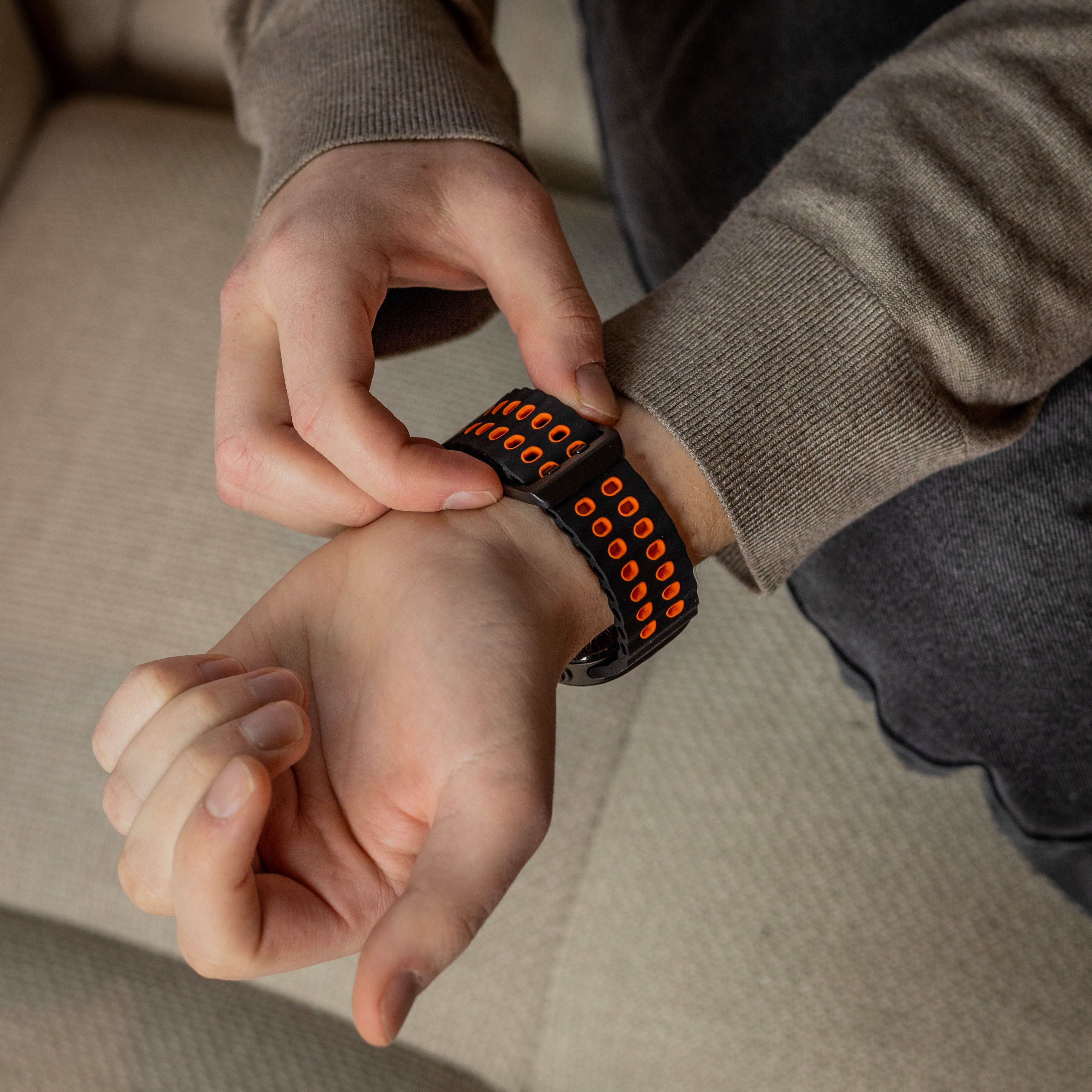 Samsung Galaxy Watch Ultra wave siliconen bandje (zwart/oranje)