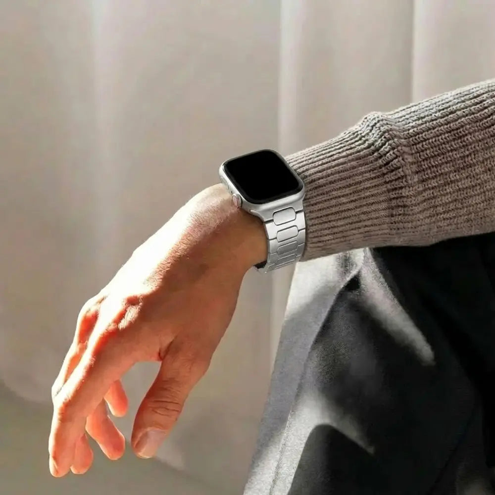 Apple Watch Bullet Titanium Strap (Titanium)