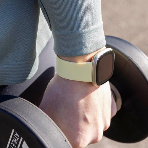 Fitbit Versa 3 siliconen classic bandje (lichtgeel)