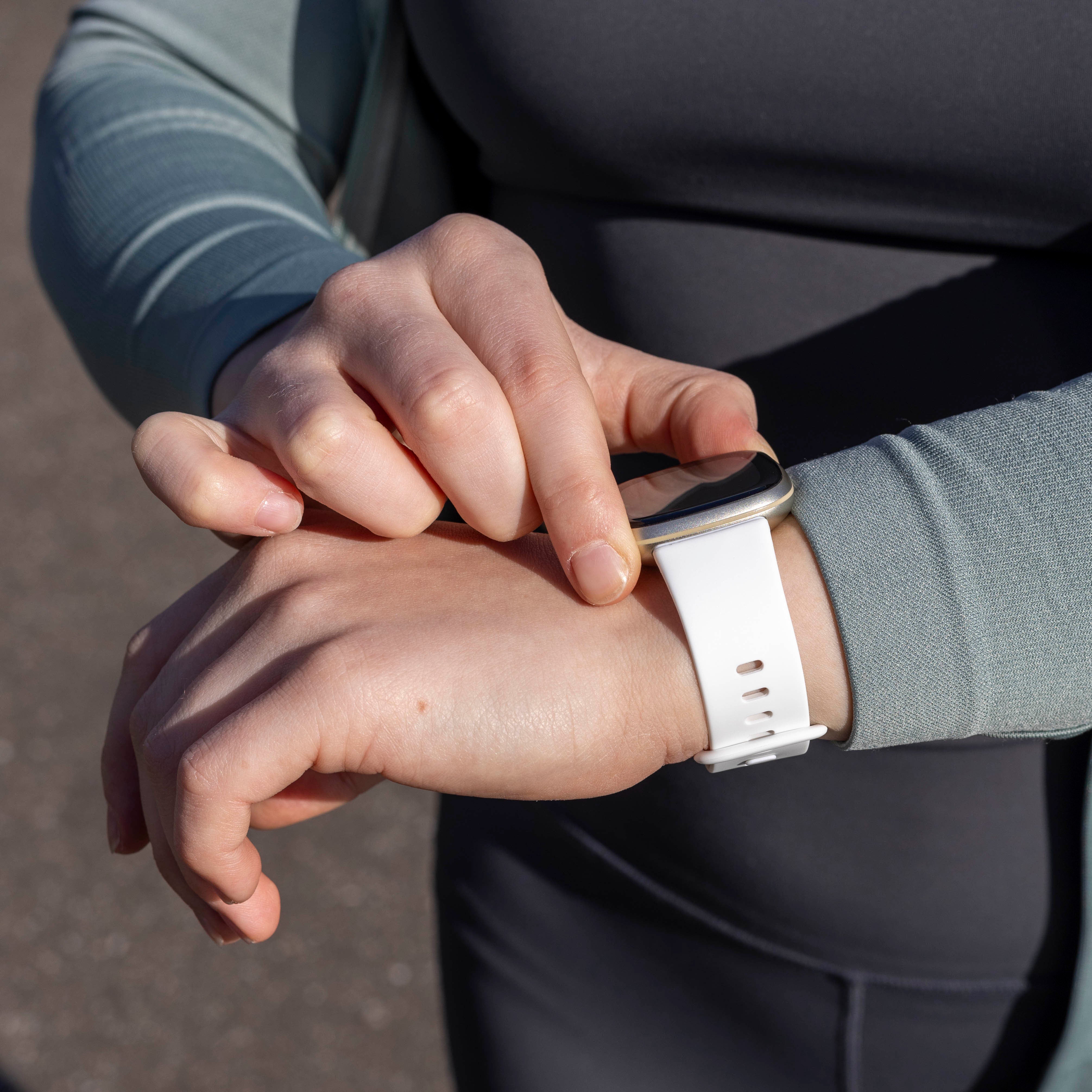 Fitbit Versa 3 siliconen classic bandje (wit)