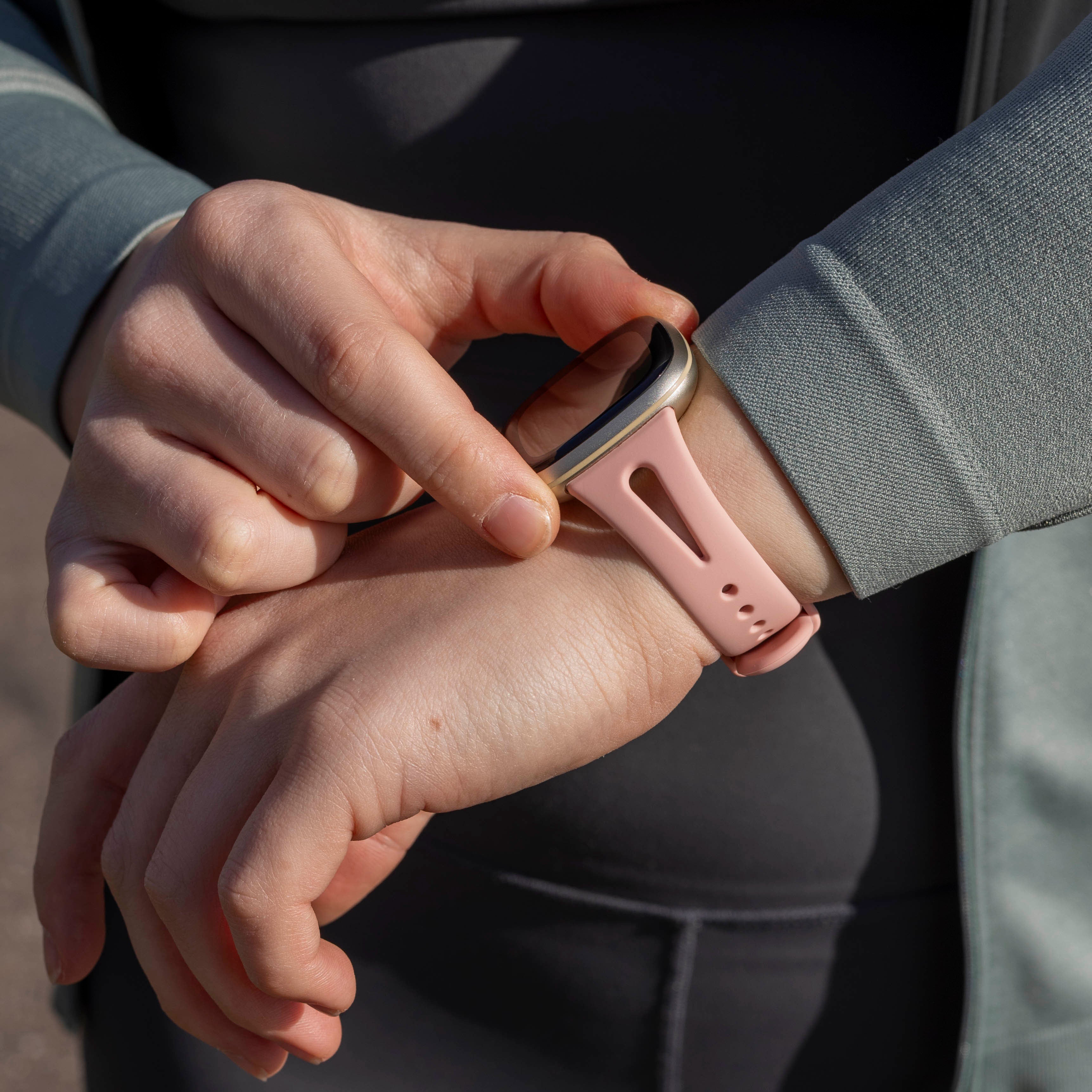 Fitbit Sense 2 luxe siliconen bandje (roze)