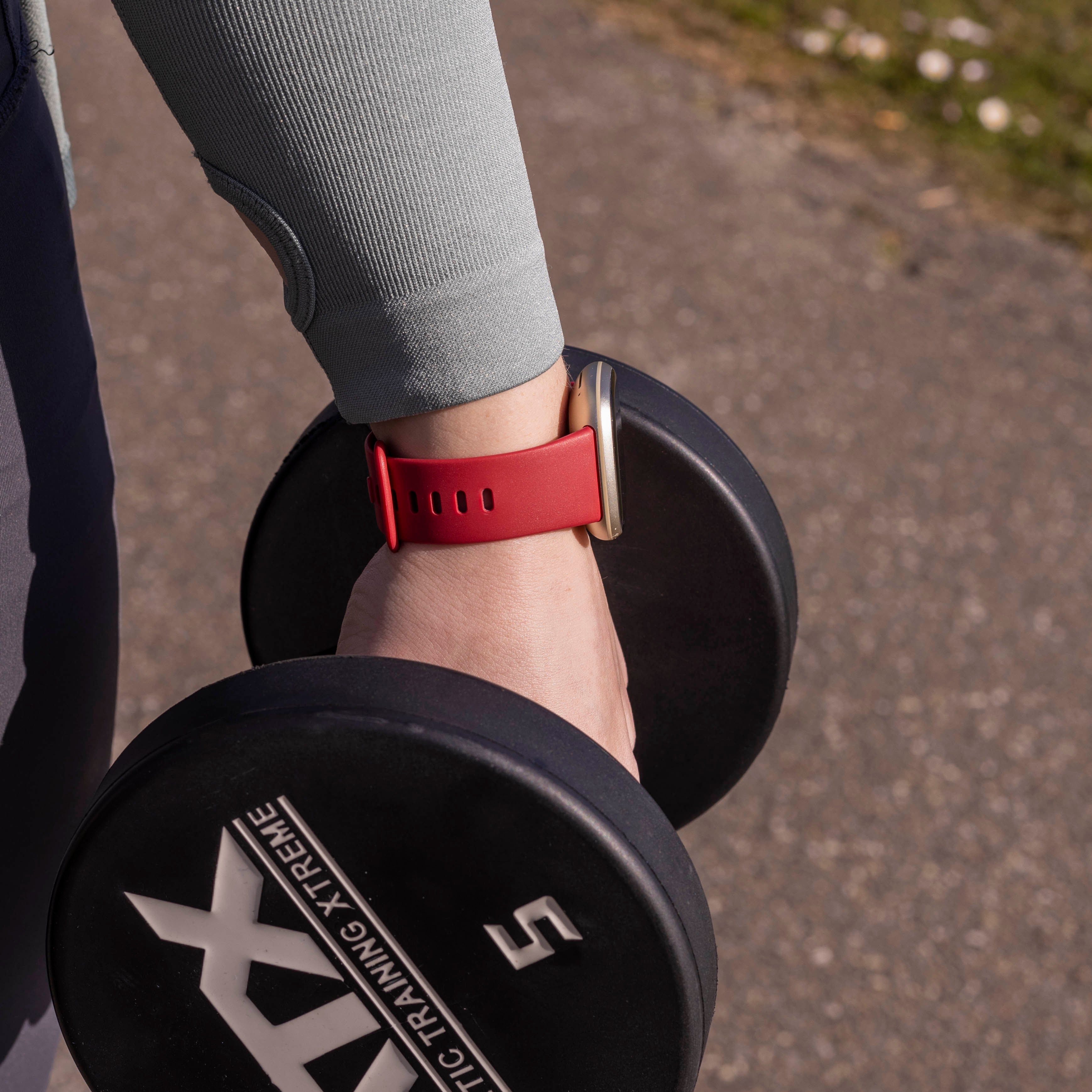 Fitbit Versa 4 siliconen classic bandje (wijnrood)