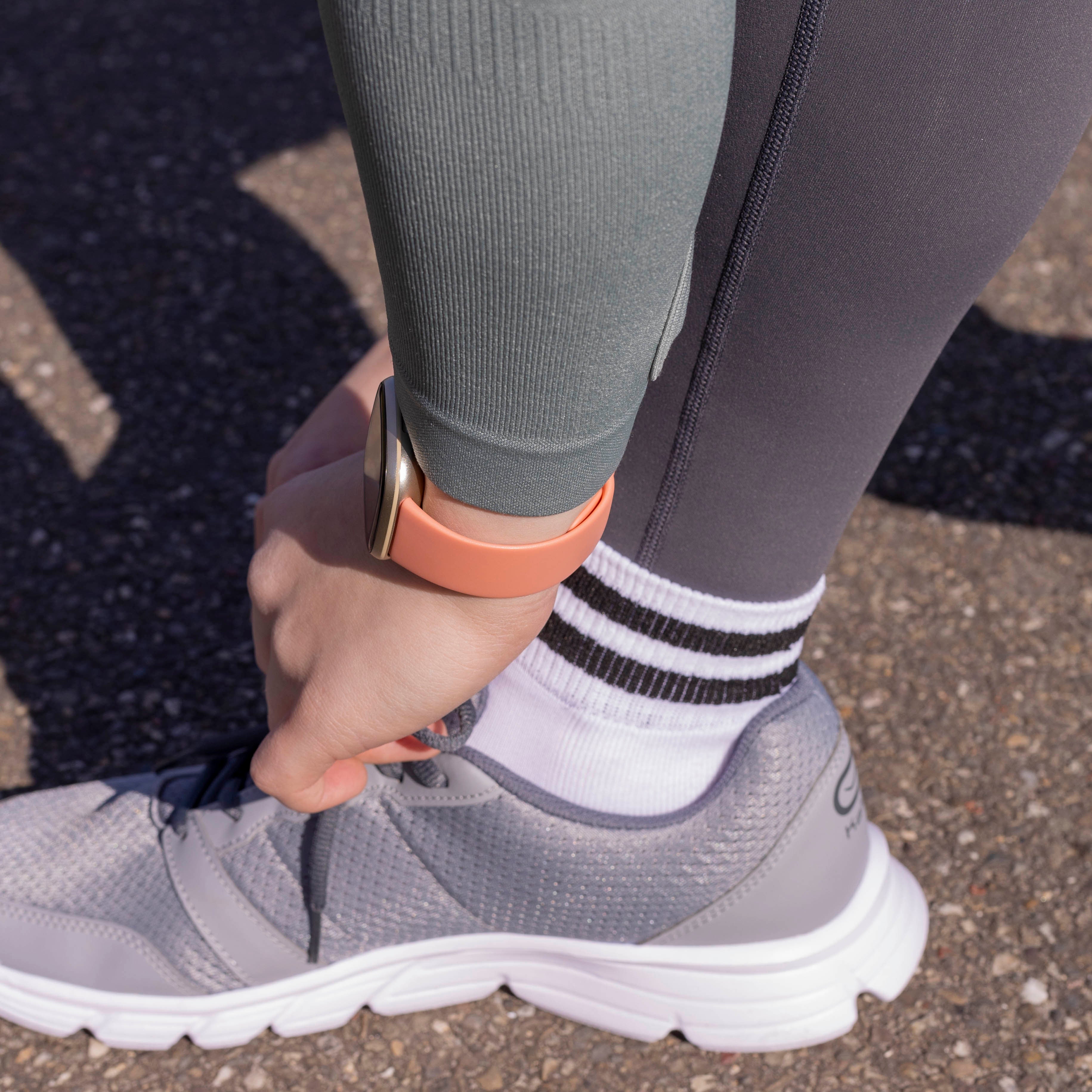 Fitbit Versa 3 siliconen classic bandje (roze)