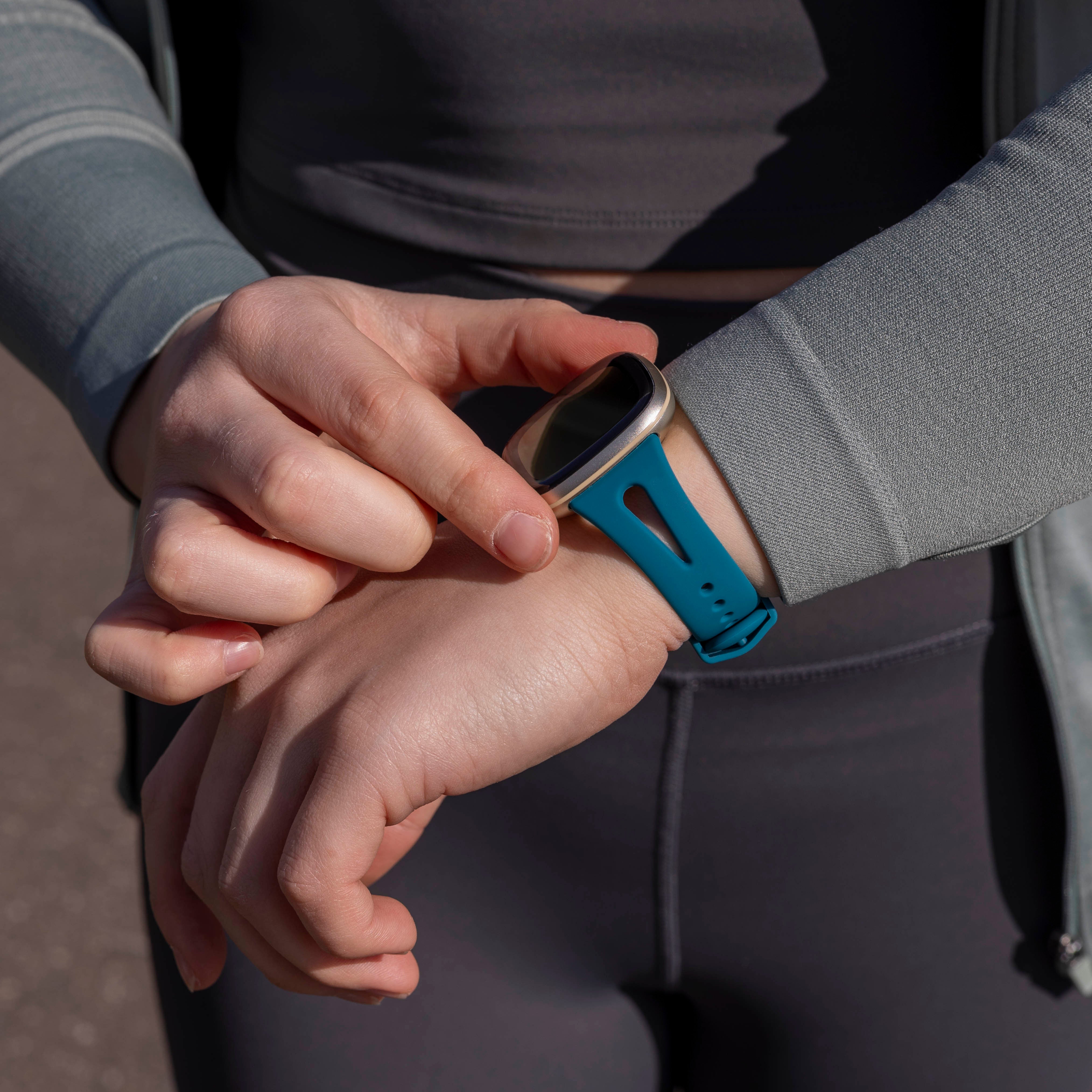 Fitbit Sense luxe siliconen bandje (groen-blauw)