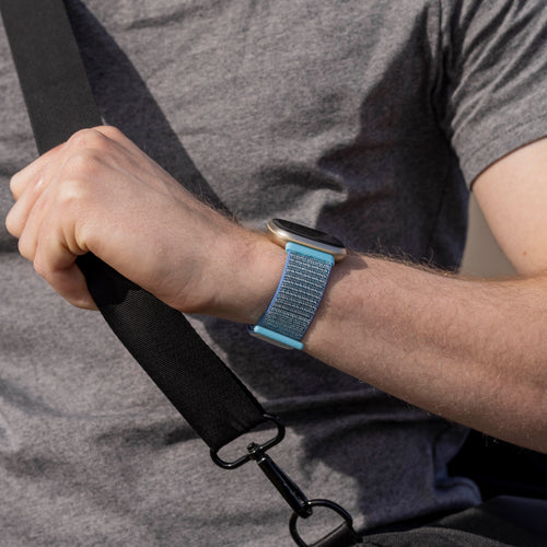Fitbit Versa 3 nylon bandje (lichtblauw)