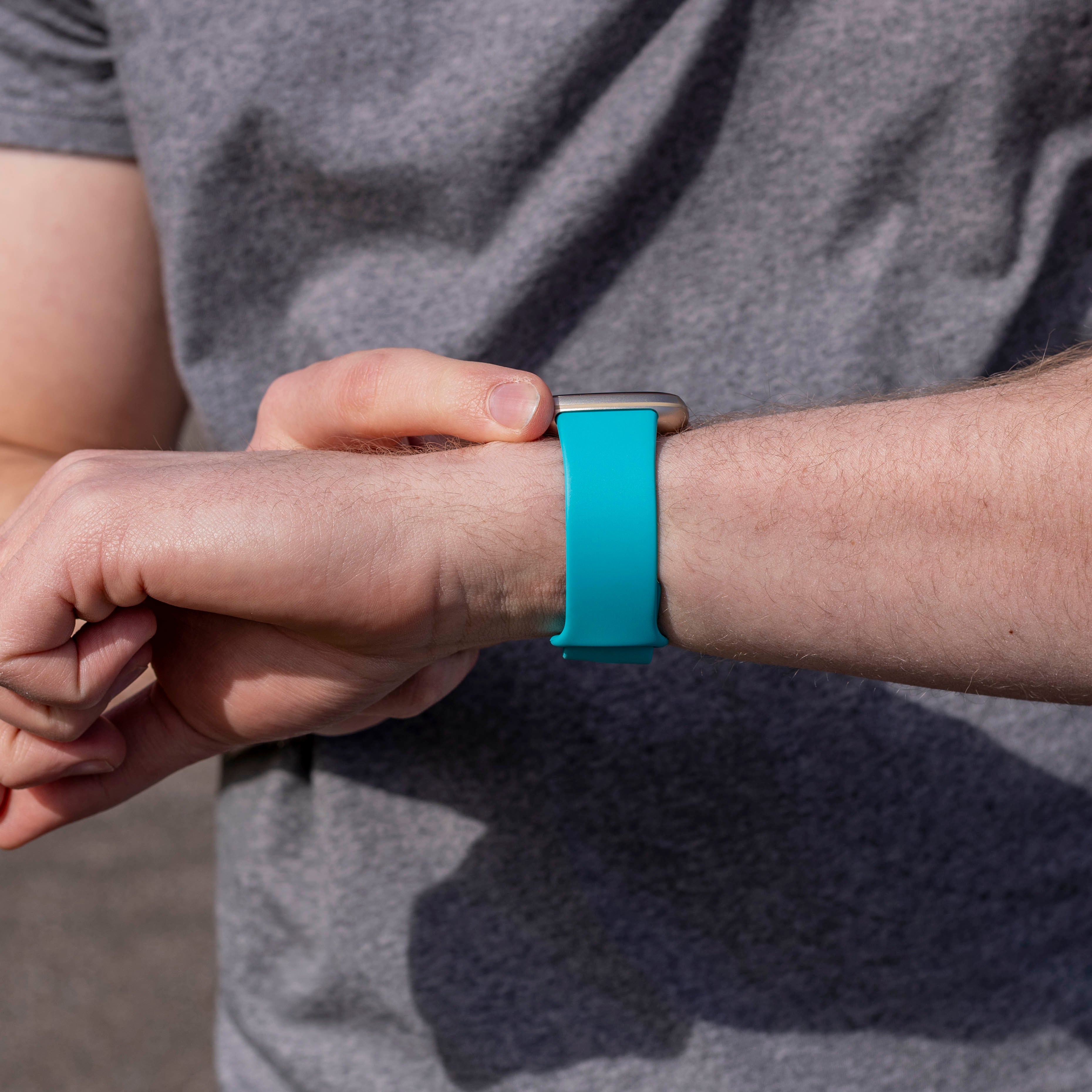 Fitbit Sense 2 siliconen classic bandje (aqua)