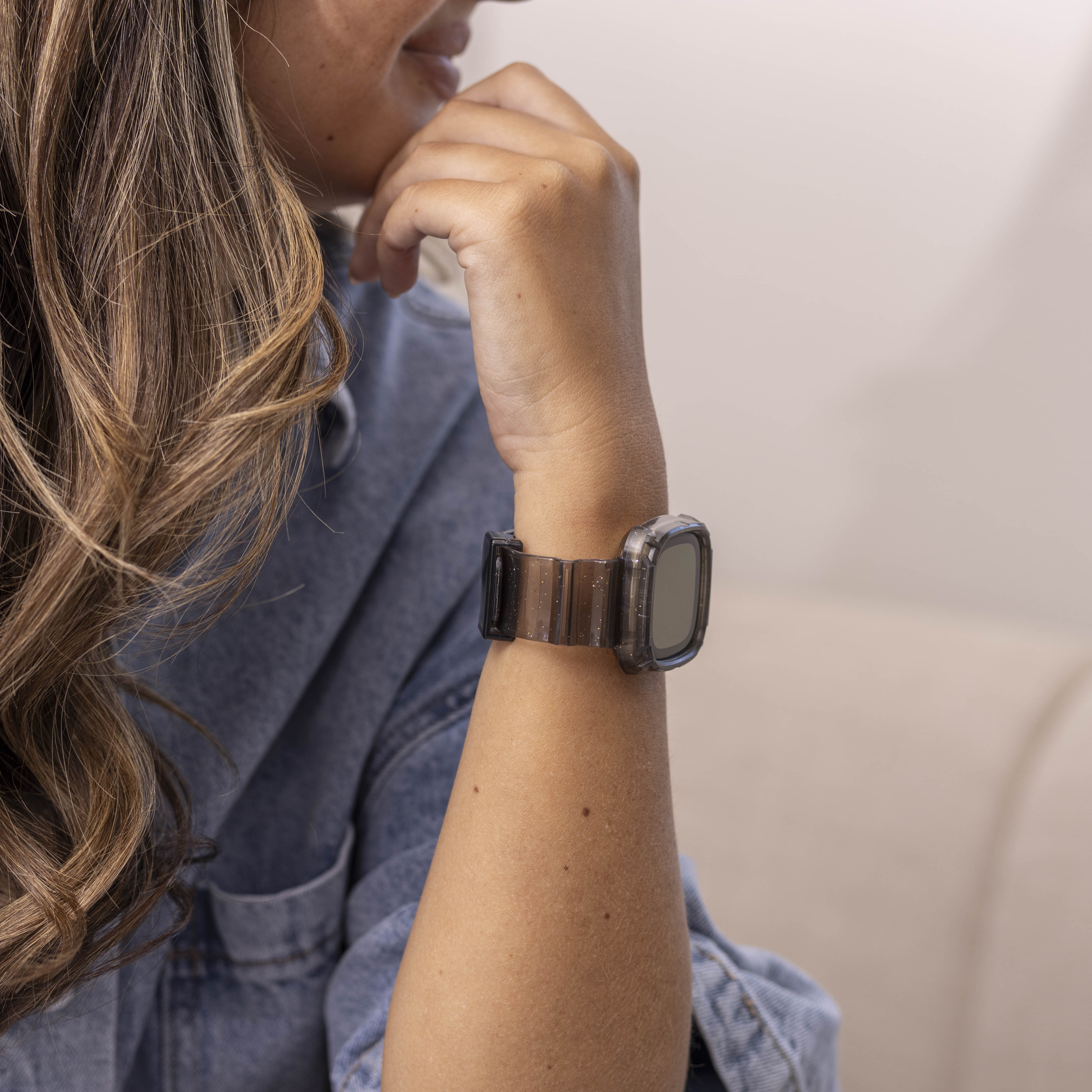 Fitbit Versa 3 crystal bandje met frame (transparant zwart)