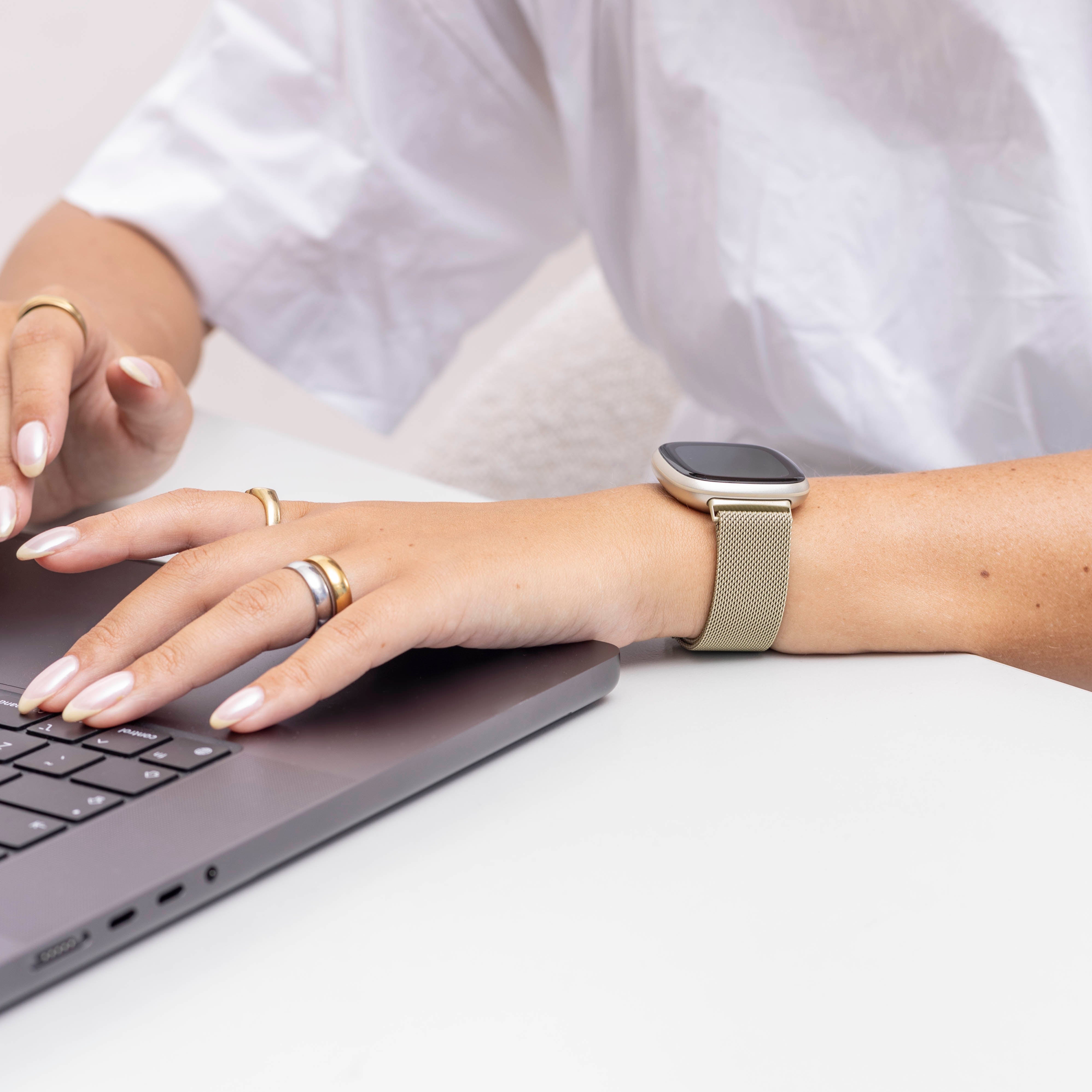 Fitbit Versa 3 Milanese band (licht goud)