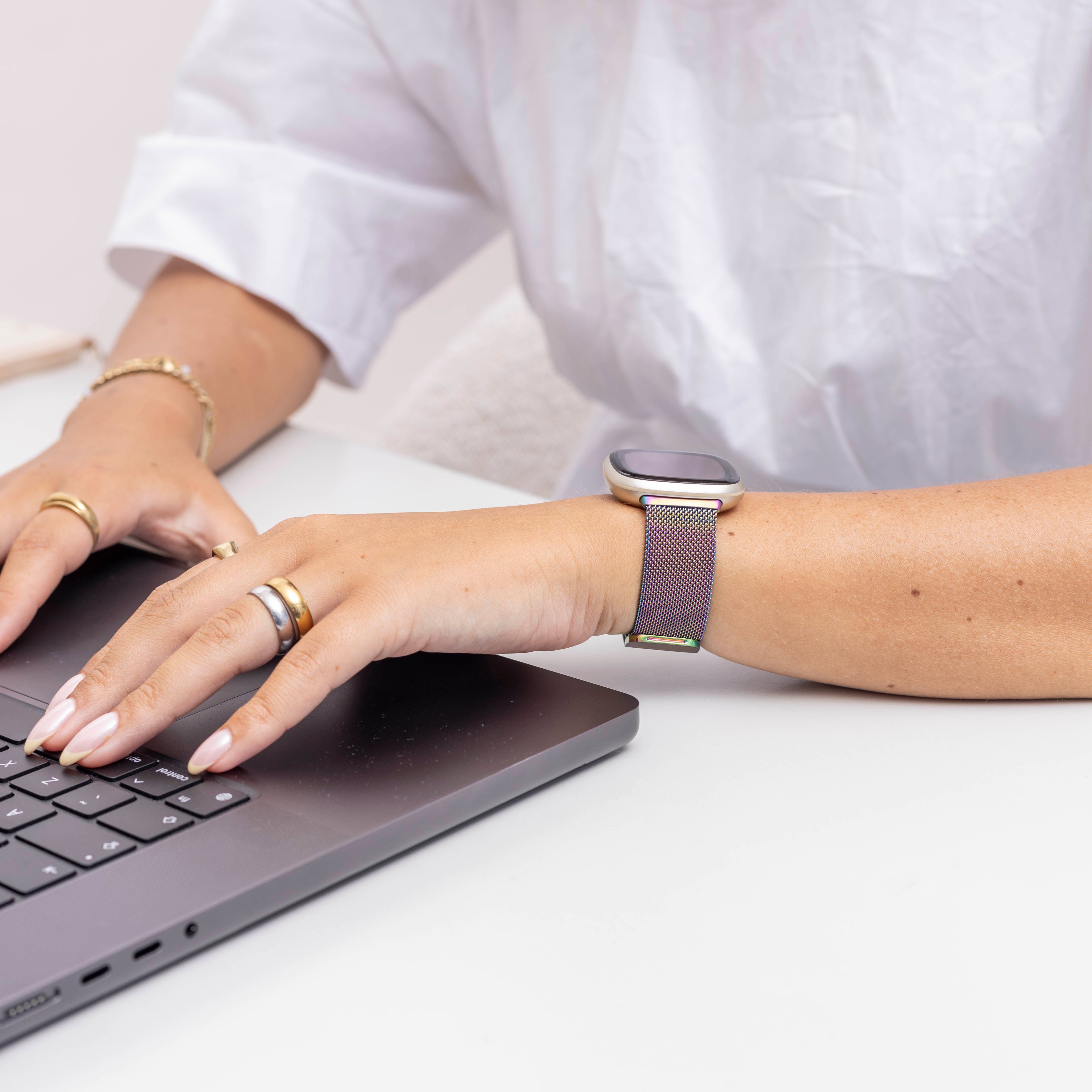 Fitbit Versa 3 Milanese band (regenboog)