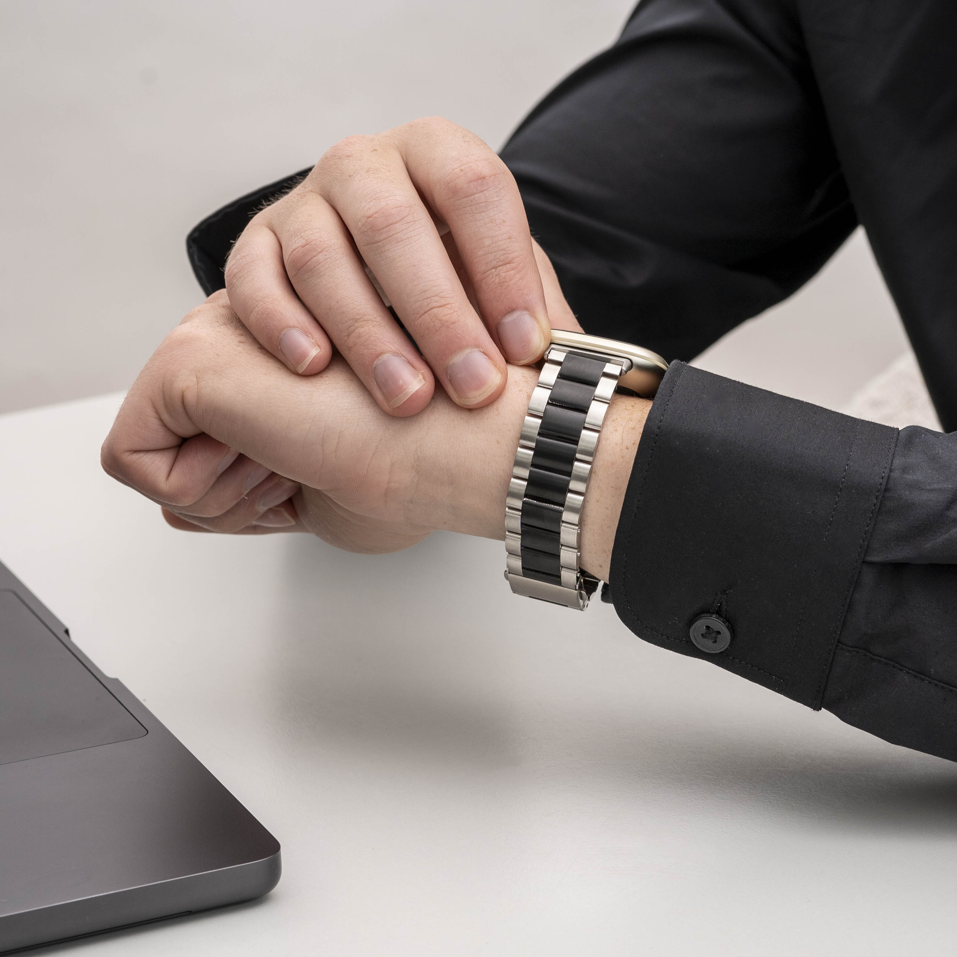 Fitbit Sense stalen band (zilver/zwart)