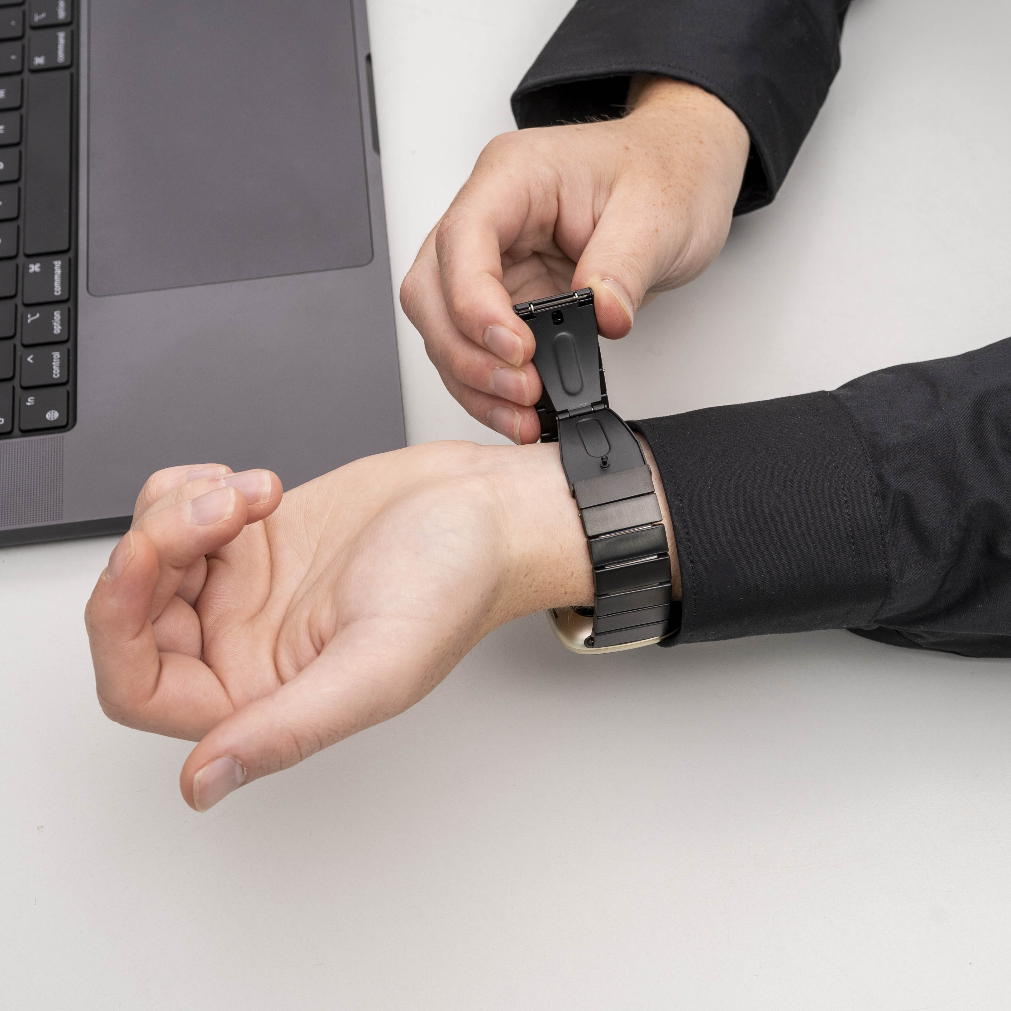 Fitbit Versa 3 metalen bandje (zwart)