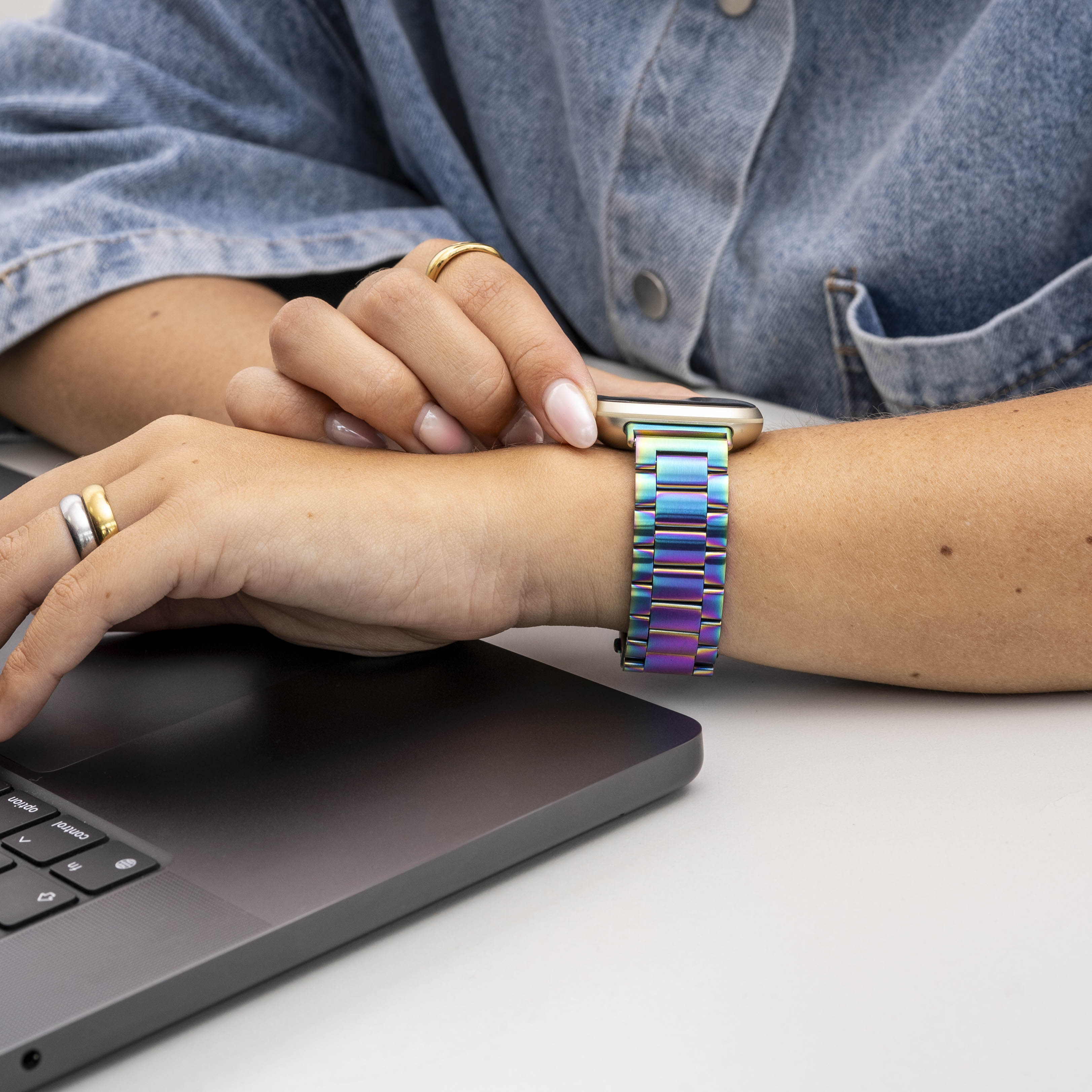 Fitbit Sense stalen band (regenboog)