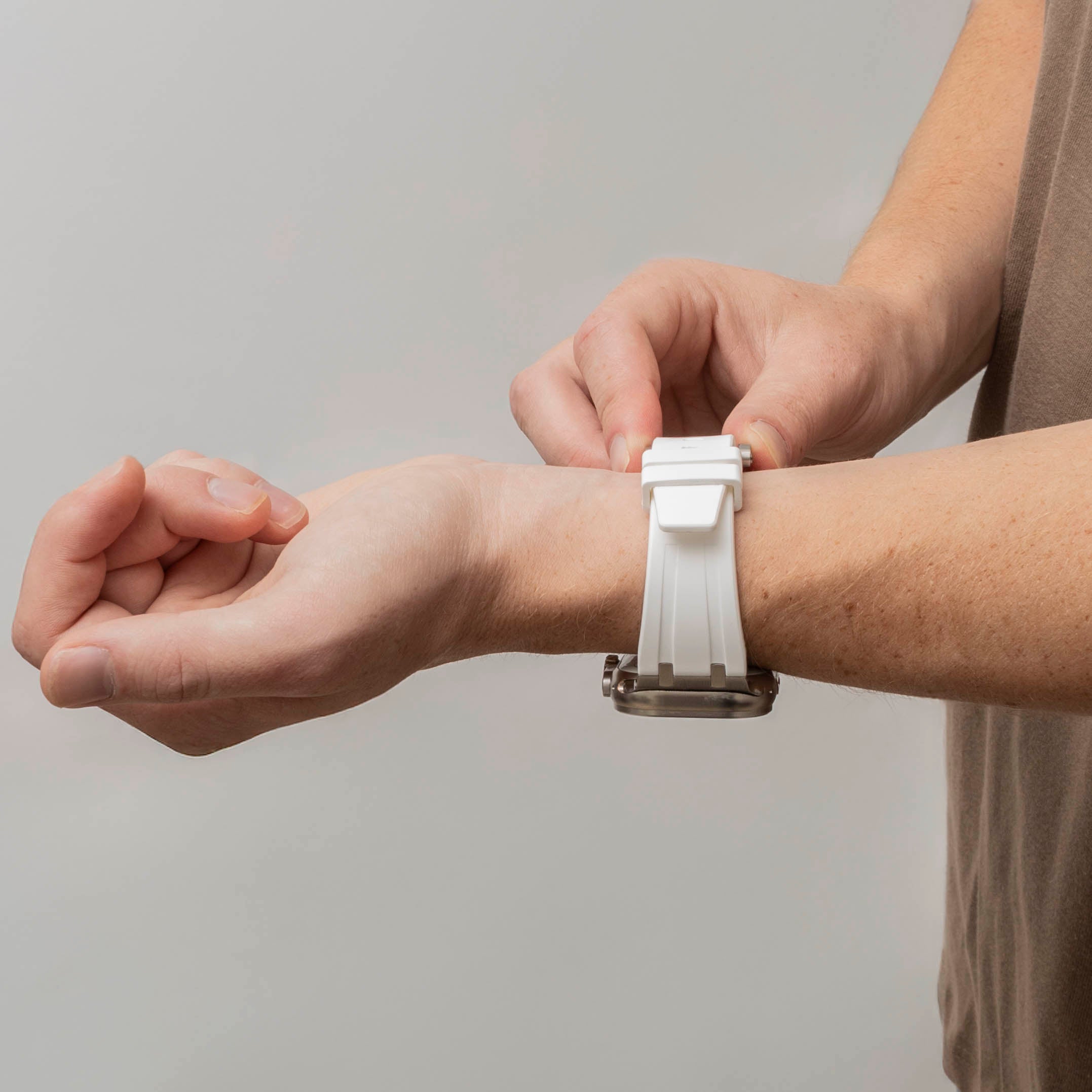 Bandz Apple Watch siliconen band 'Luxe Liquid' (wit met zilver)