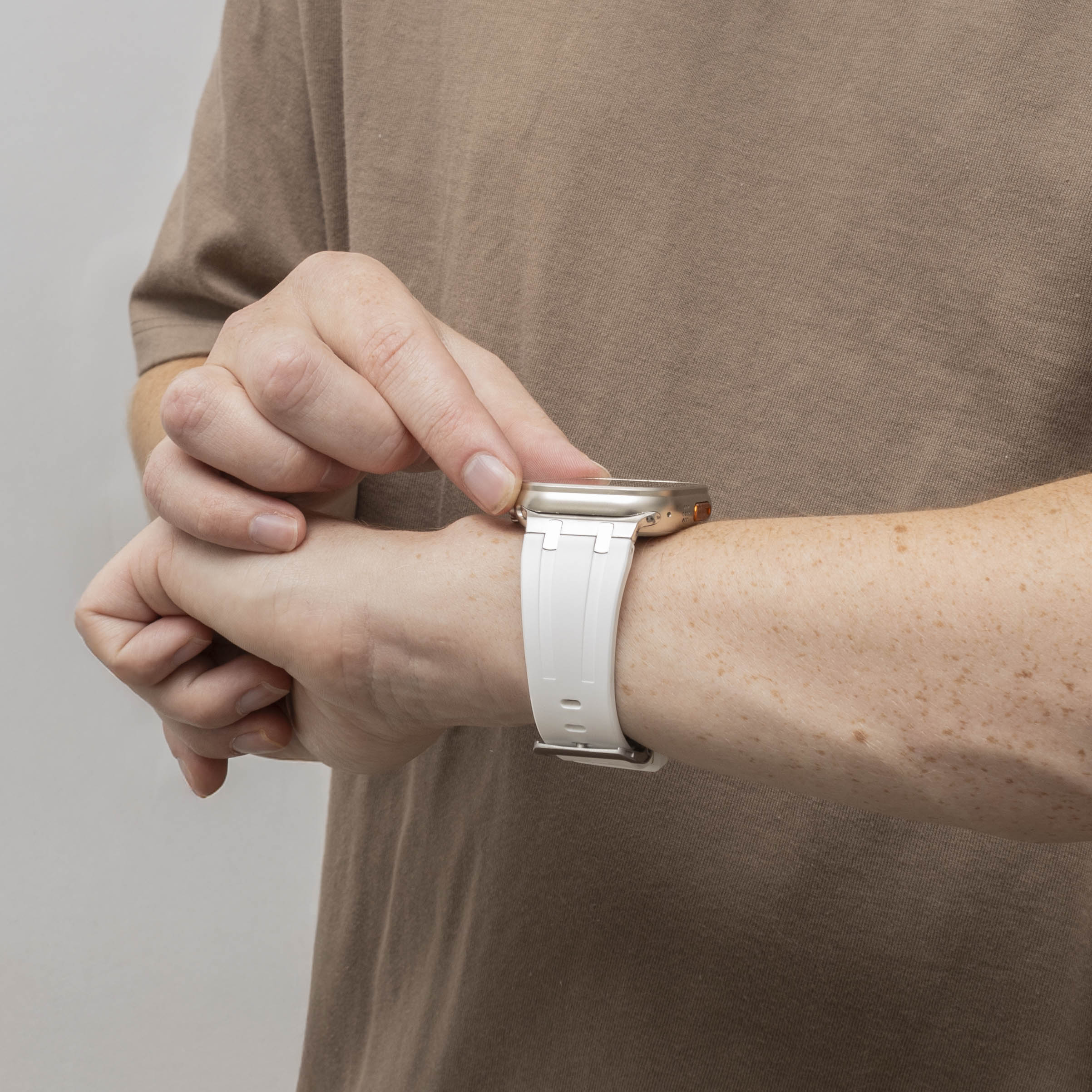 Bandz Apple Watch siliconen band 'Luxe Liquid' (wit met zilver)