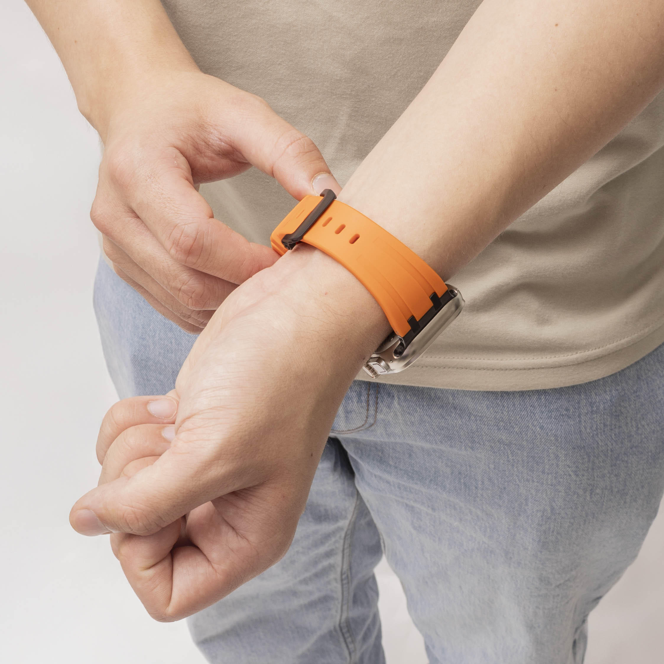 Bandz Apple Watch siliconen band 'Luxe Liquid' (oranje met zwart)