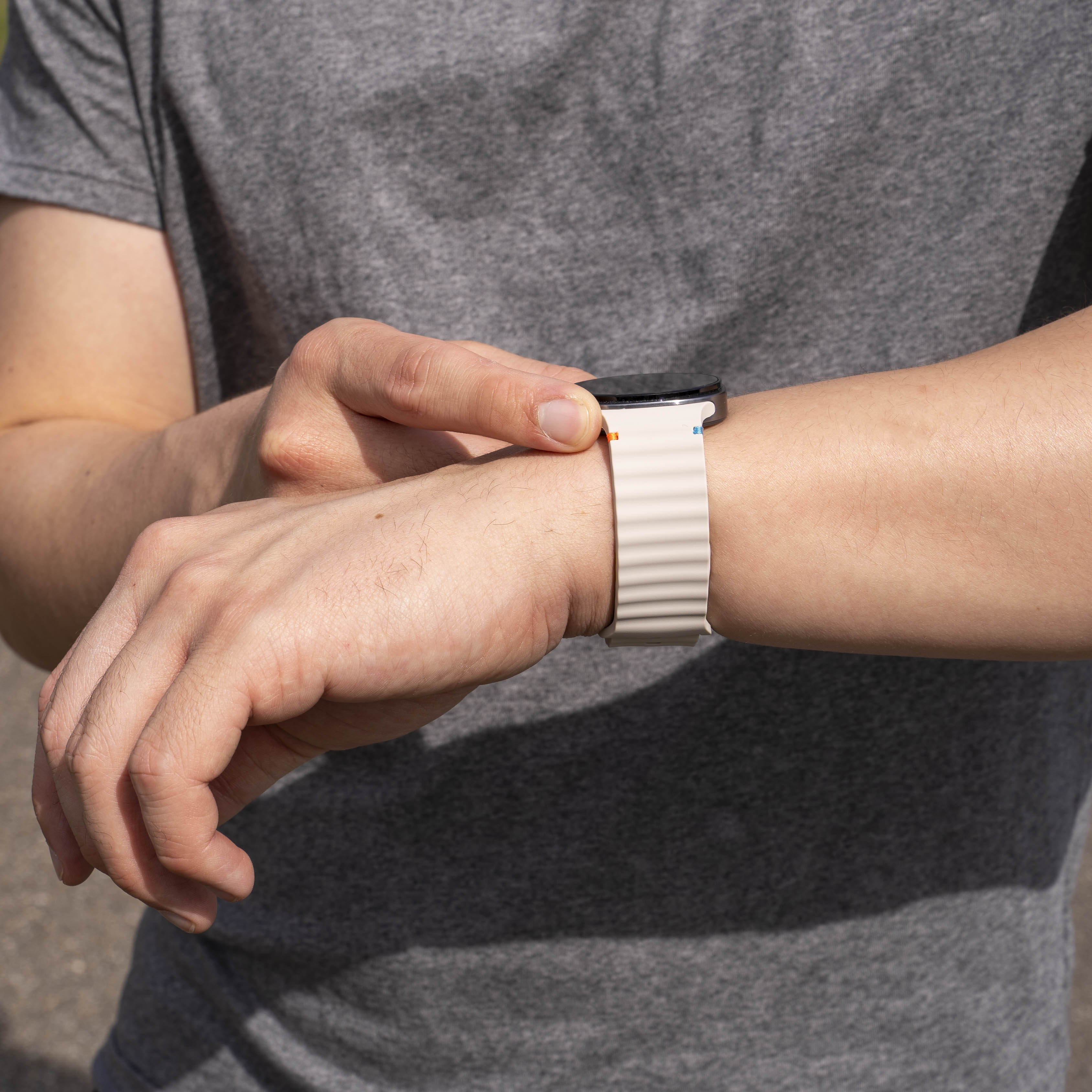 Samsung Galaxy Watch 8 - 40mm Wave Silicone Strap (Starlight)