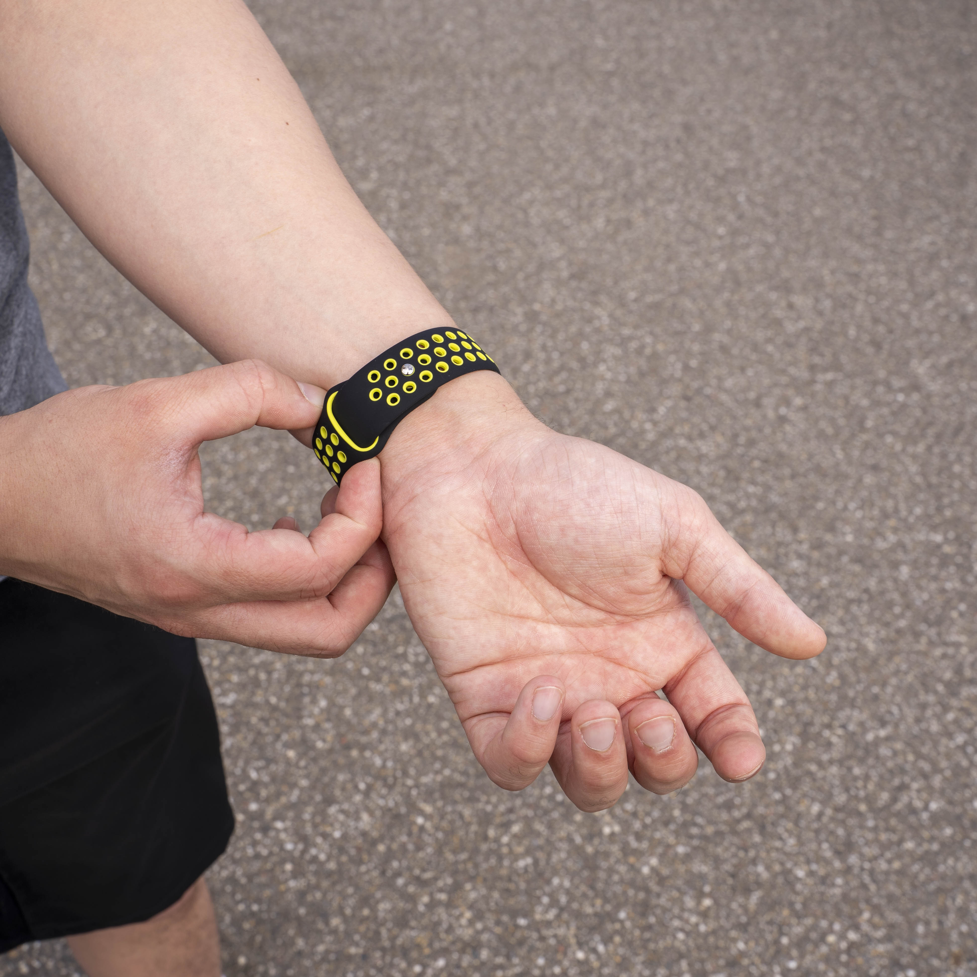  Samsung Galaxy Watch 8 - 44mm sport bandje (zwart/geel)