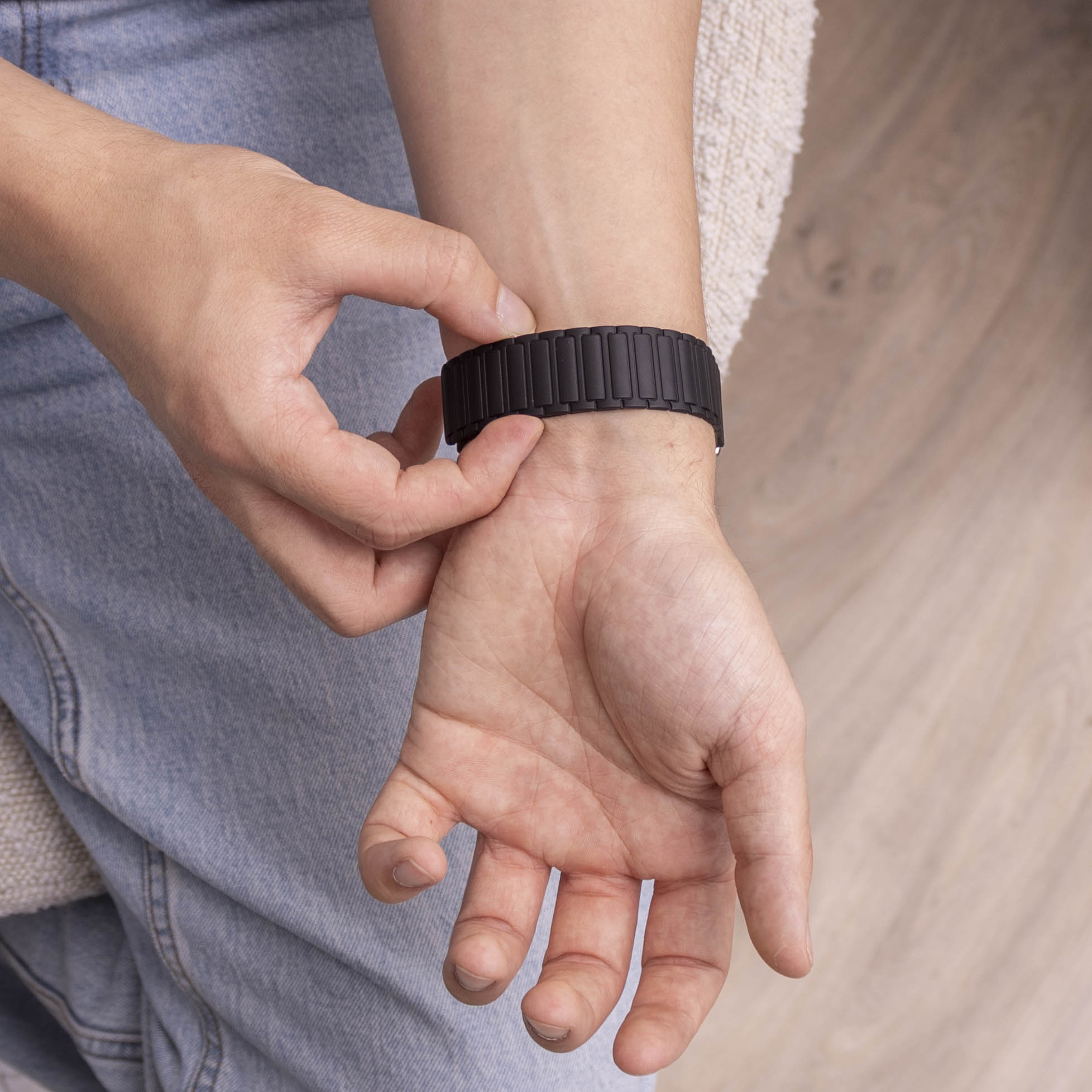 Samsung Galaxy Watch 8 - 40mm Magnetic Silicone Strap (Black)