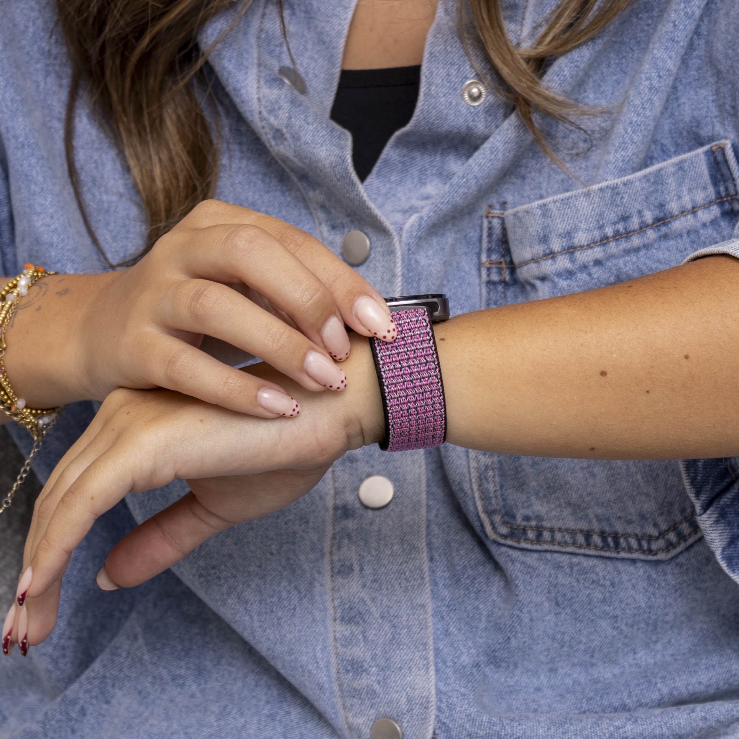  Samsung Galaxy Watch 8 - 44mm nylon bandje (true berry)