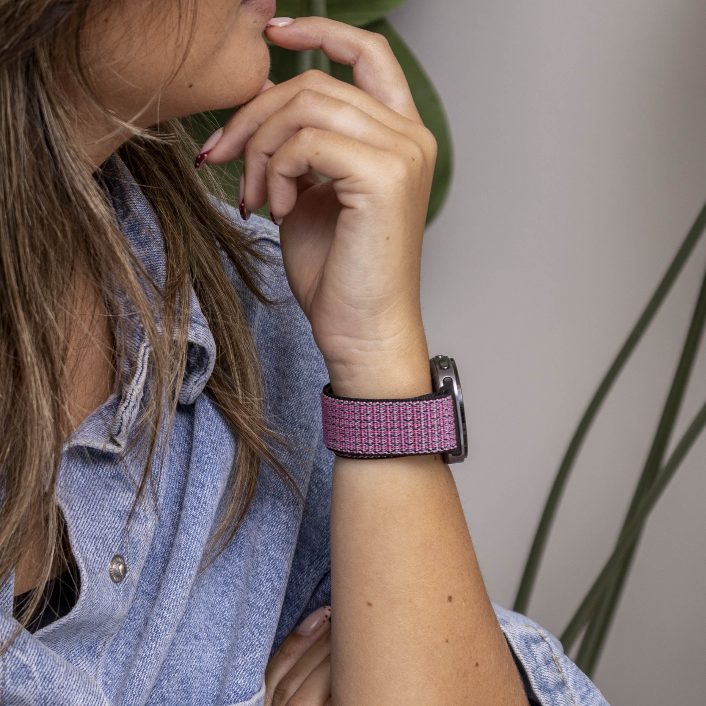  Samsung Galaxy Watch 8 - 44mm nylon bandje (true berry)