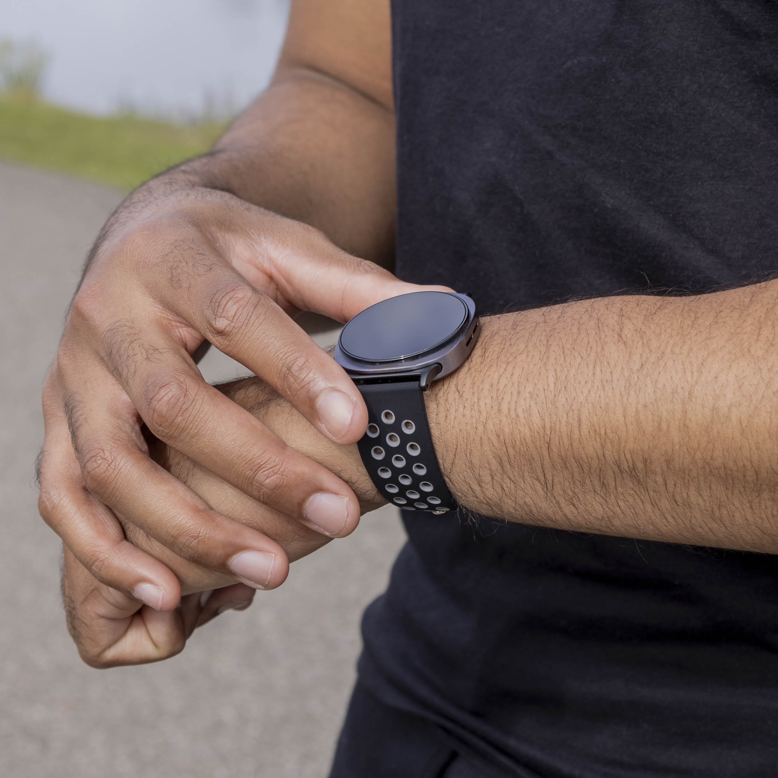  Samsung Galaxy Watch 8 - 44mm sport bandje (zwart/grijs)