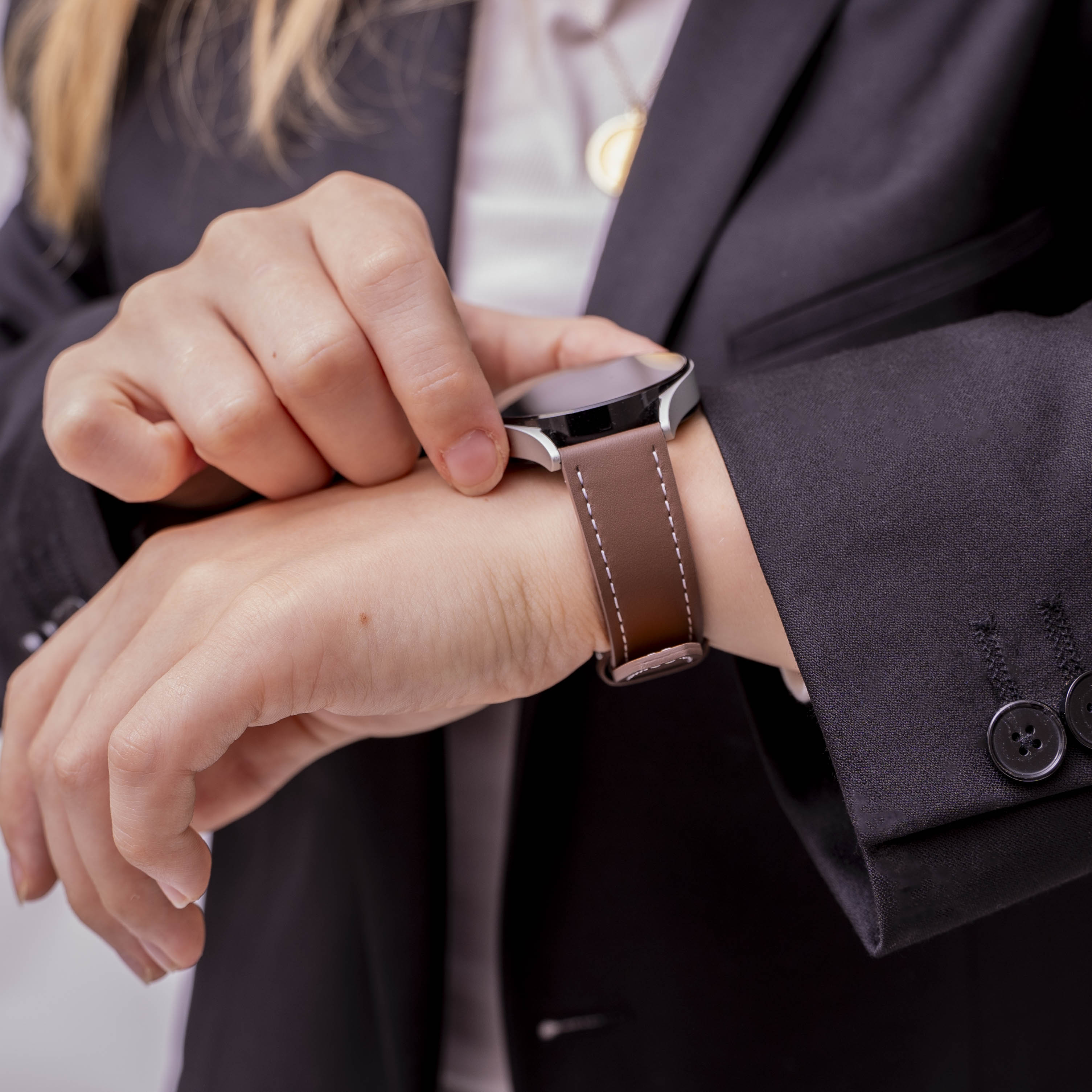 Samsung Galaxy Watch 7 - 44mm 'one push' leren bandje (donkerbruin)